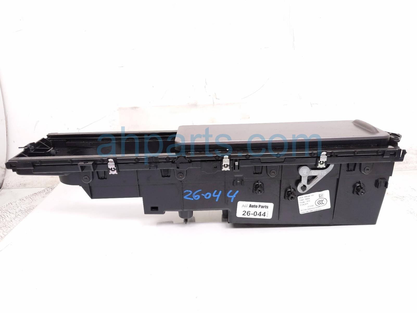 2020 Land Rover Range Rover Sport Center Console Cup Hld Box blk LR159344 Replacement 2020 Land Rover Range Rover Sport Center Console Cup Hld Box blk LR159344 Replacement thumbnail
