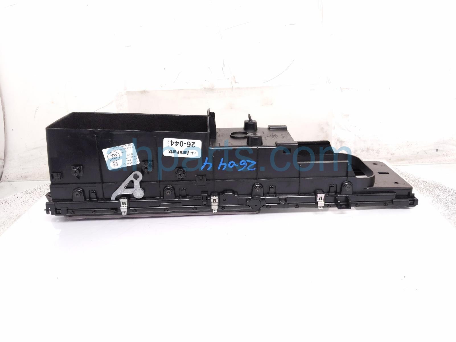 2020 Land Rover Range Rover Sport Center Console Cup Hld Box blk LR159344 Replacement 2020 Land Rover Range Rover Sport Center Console Cup Hld Box blk LR159344 Replacement thumbnail
