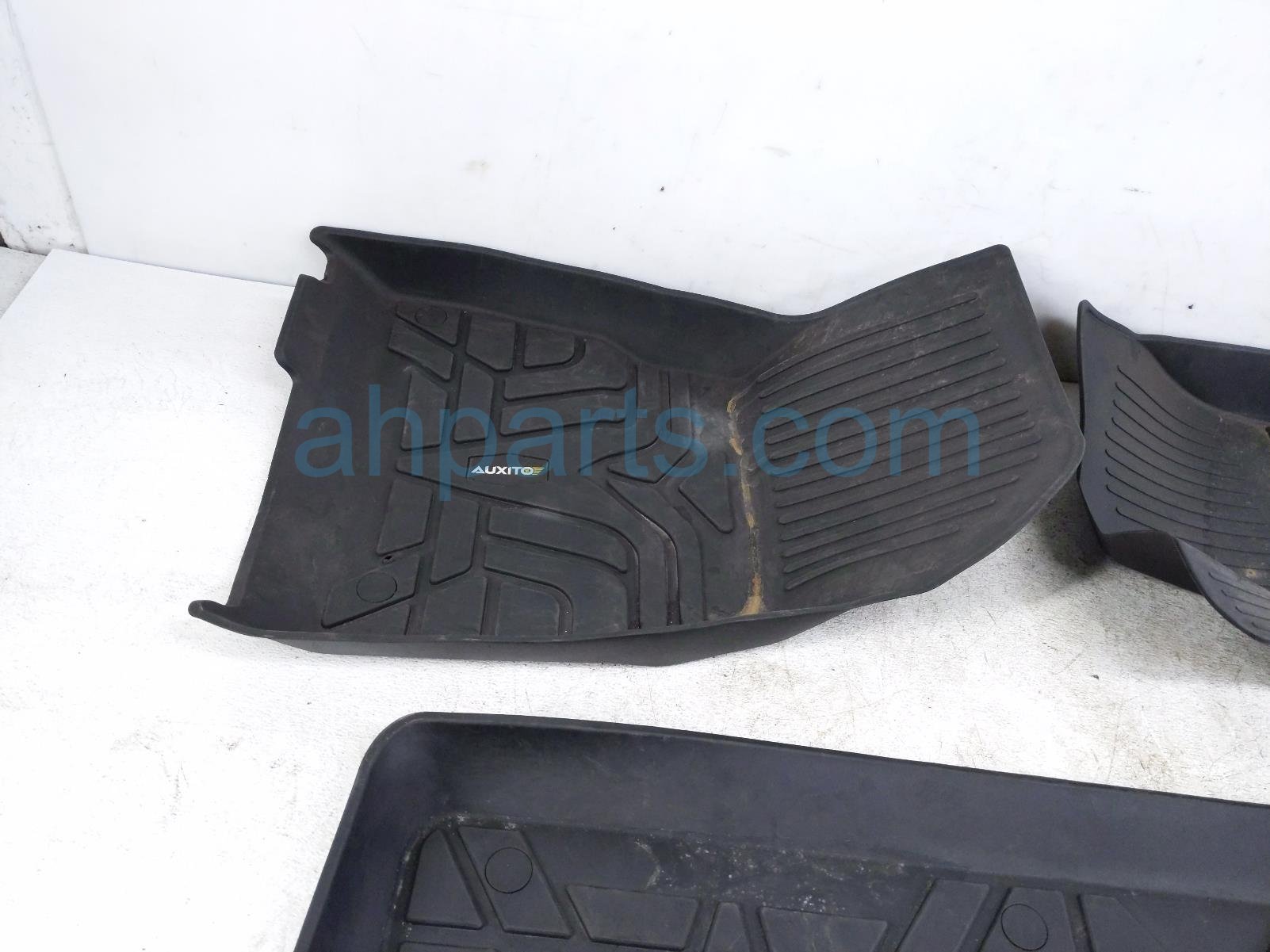 2019 Tesla Tesla 3 Set Of 4 Floor Mats Black Cloth 1127267 00 E Replacement 2019 Tesla Tesla 3 Set Of 4 Floor Mats Black Cloth 1127267 00 E Replacement thumbnail