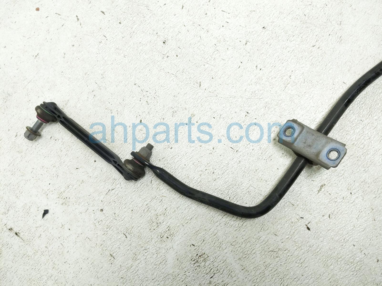 2018 Jeep Renegade Rear Stabilizer / Sway Bar W/links 68246733AA Replacement 2018 Jeep Renegade Rear Stabilizer / Sway Bar W/links 68246733AA Replacement thumbnail