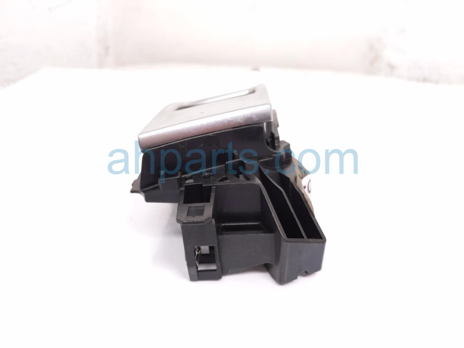2020 Land Rover Range Rover Sport Inside / Front Driver Interior Door Handle Black CPLA Replacement 2020 Land Rover Range Rover Sport Inside / Front Driver Interior Door Handle Black CPLA Replacement thumbnail