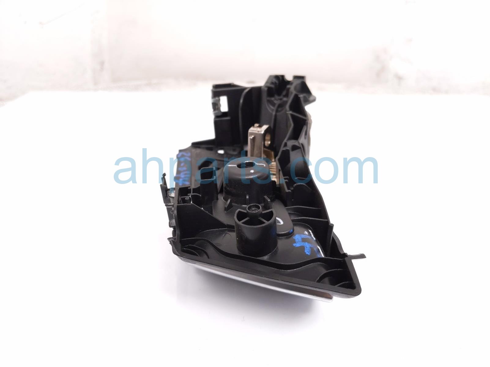 2020 Land Rover Range Rover Sport Inside / Front Driver Interior Door Handle Black CPLA Replacement 2020 Land Rover Range Rover Sport Inside / Front Driver Interior Door Handle Black CPLA Replacement thumbnail