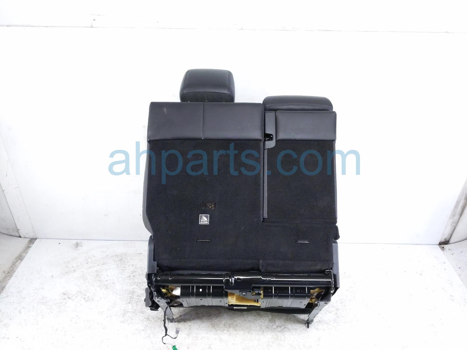 2020 Land Rover Range Rover Sport Rear / Back (2nd Row) 2nd Row Driver Seat Blk Lthr LR112233 Replacement 2020 Land Rover Range Rover Sport Rear / Back (2nd Row) 2nd Row Driver Seat Blk Lthr LR112233 Replacement thumbnail