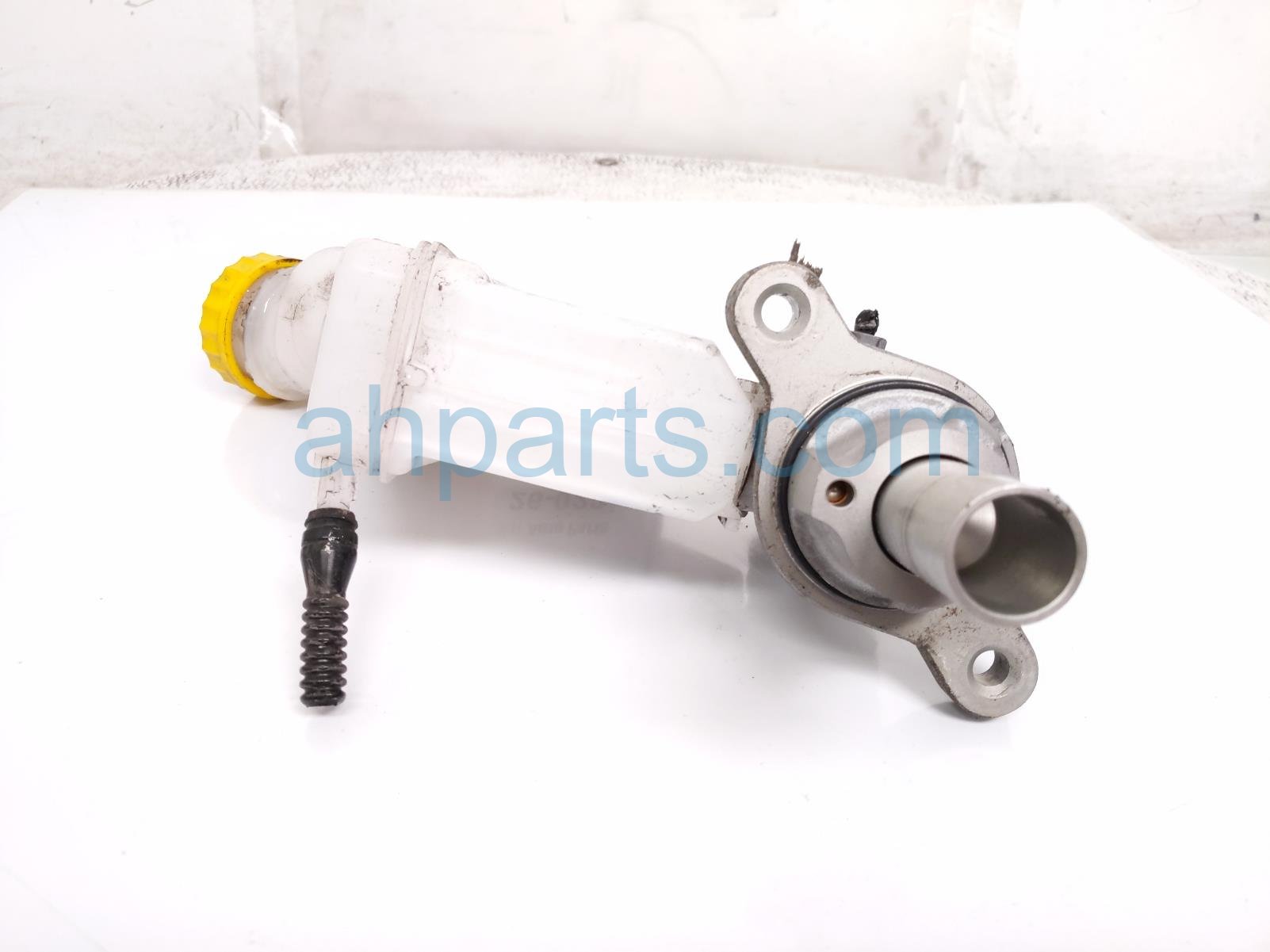 2018 Jeep Renegade Brake Master Cylinder W/reservoir 68263298AA Replacement 2018 Jeep Renegade Brake Master Cylinder W/reservoir 68263298AA Replacement thumbnail