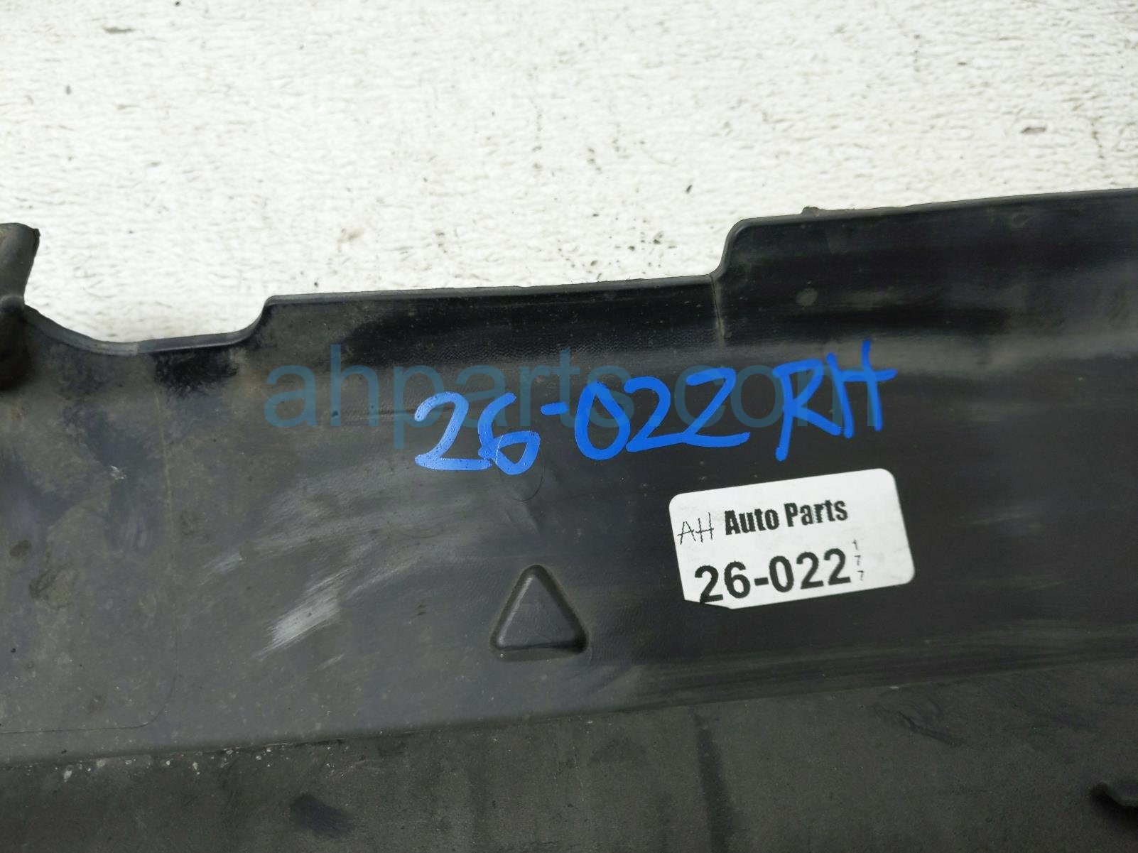 2018 Jeep Renegade Trim Passenger Side Sill Rocker Molding Black 6MA48U5LAA Replacement 2018 Jeep Renegade Trim Passenger Side Sill Rocker Molding Black 6MA48U5LAA Replacement thumbnail