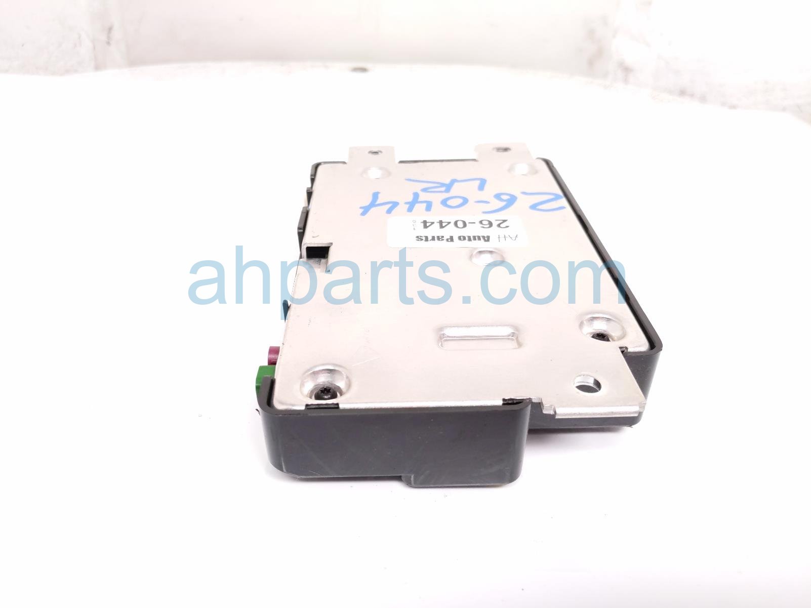 2020 Land Rover Range Rover Sport Telematics Control Unit Rear Driver J8A2 70718 FV Replacement 2020 Land Rover Range Rover Sport Telematics Control Unit Rear Driver J8A2 70718 FV Replacement thumbnail