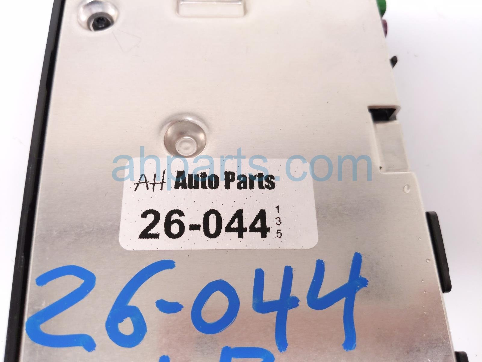 2020 Land Rover Range Rover Sport Telematics Control Unit Rear Driver J8A2 70718 FV Replacement 2020 Land Rover Range Rover Sport Telematics Control Unit Rear Driver J8A2 70718 FV Replacement thumbnail