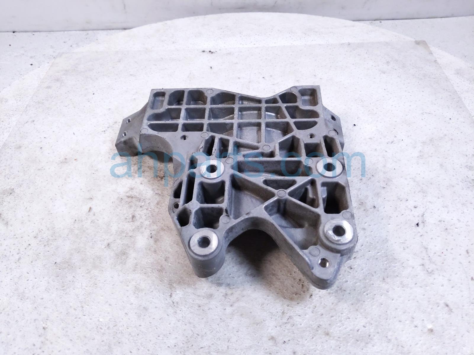 2018 Acura MDX Engine/motor Mount Ac Compressor Bracket hybrid Awd 38930 5WS A00 Replacement 2018 Acura MDX Engine/motor Mount Ac Compressor Bracket hybrid Awd 38930 5WS A00 Replacement thumbnail