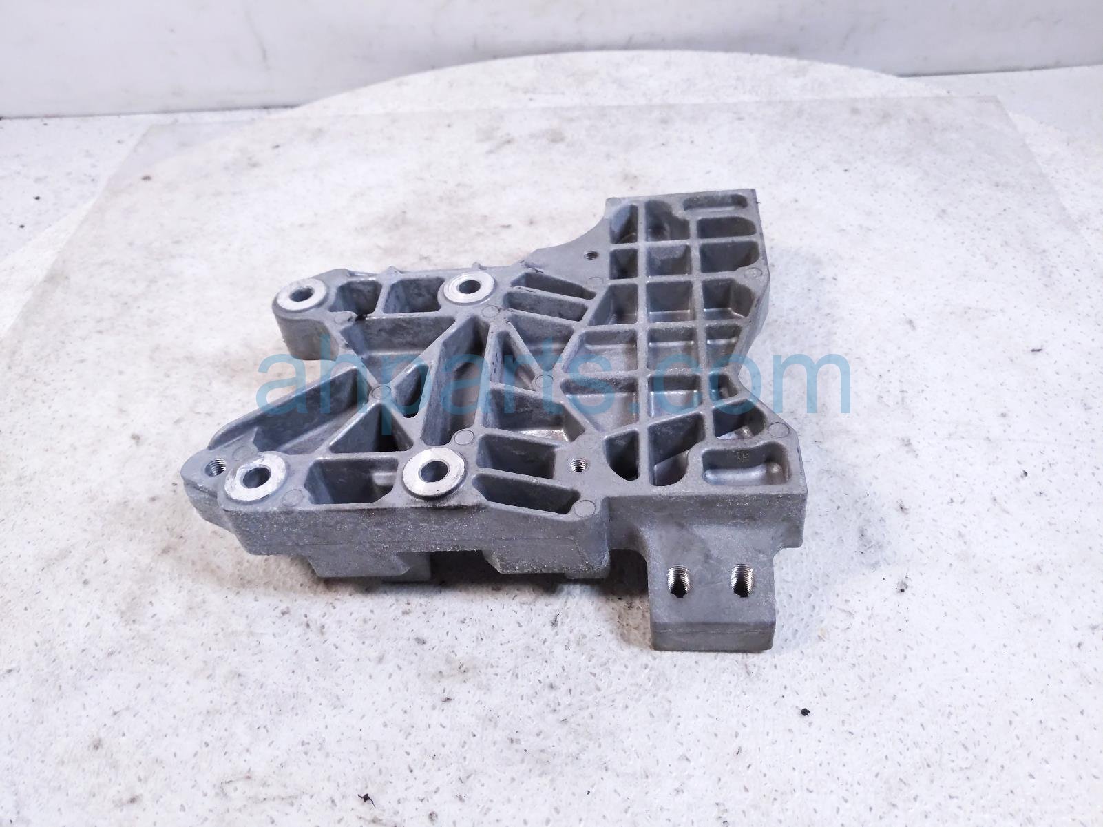 2018 Acura MDX Engine/motor Mount Ac Compressor Bracket hybrid Awd 38930 5WS A00 Replacement 2018 Acura MDX Engine/motor Mount Ac Compressor Bracket hybrid Awd 38930 5WS A00 Replacement thumbnail