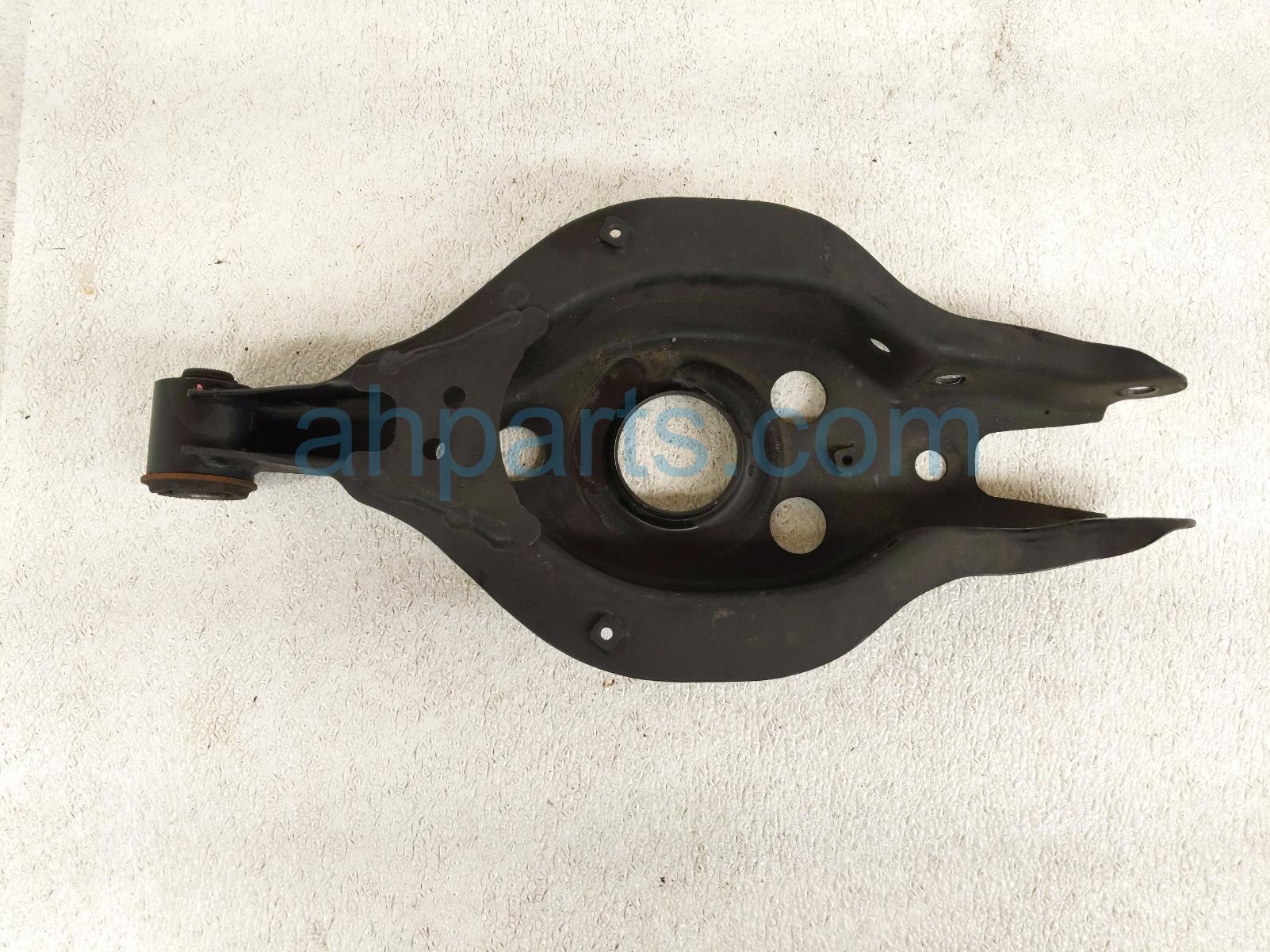 Lexus RR/LH SPRING SEAT LOWER CONTROL ARM