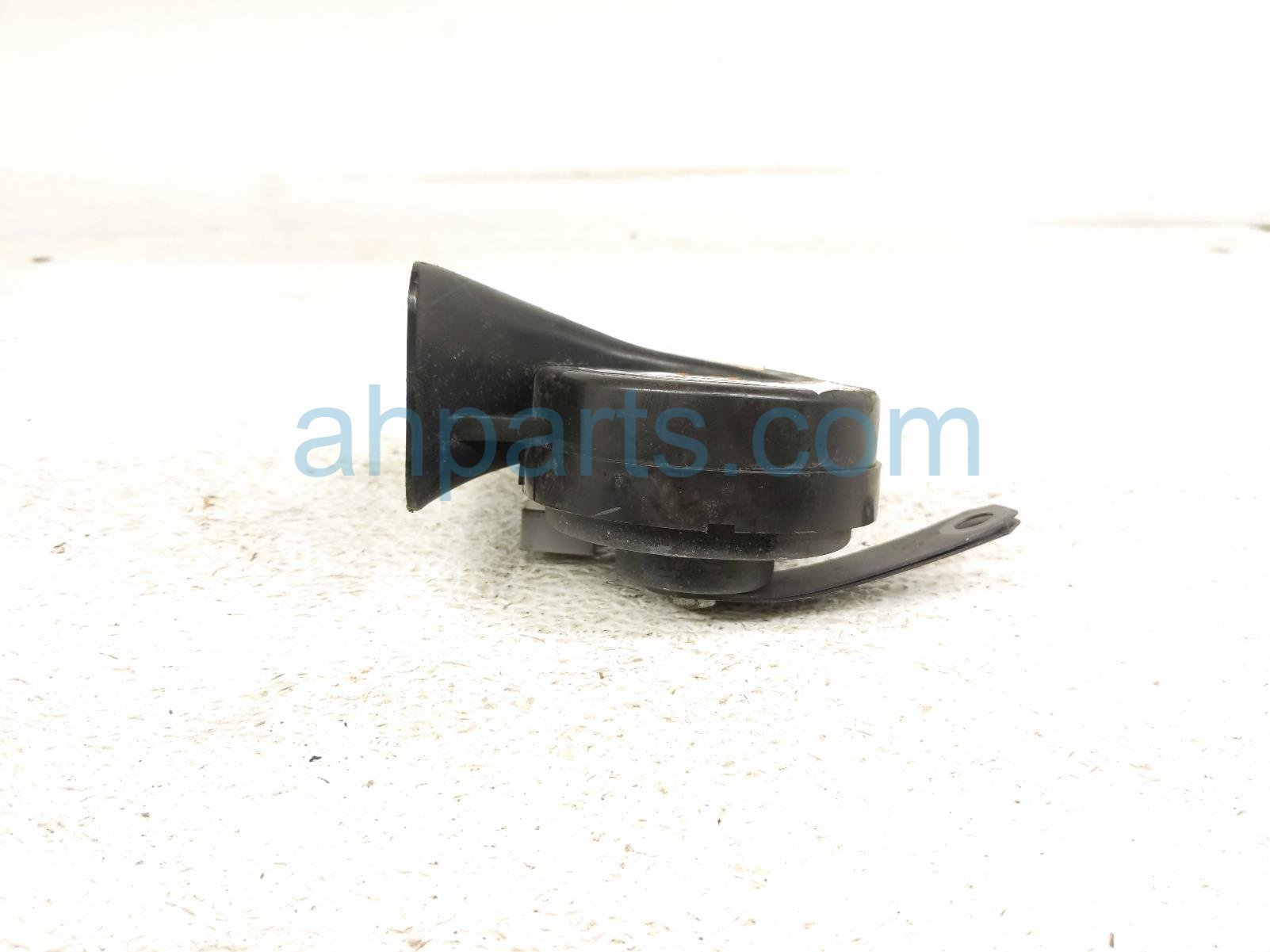 2021 Lexus Is300 Low Pitch Note Horn Driver 86520 53010 Replacement 2021 Lexus Is300 Low Pitch Note Horn Driver 86520 53010 Replacement thumbnail
