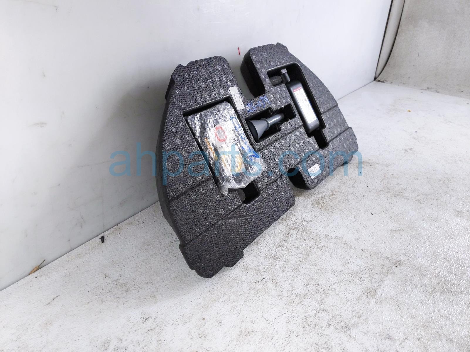 Honda FOAM TOOL TRAY W/SEALANT+PUMP