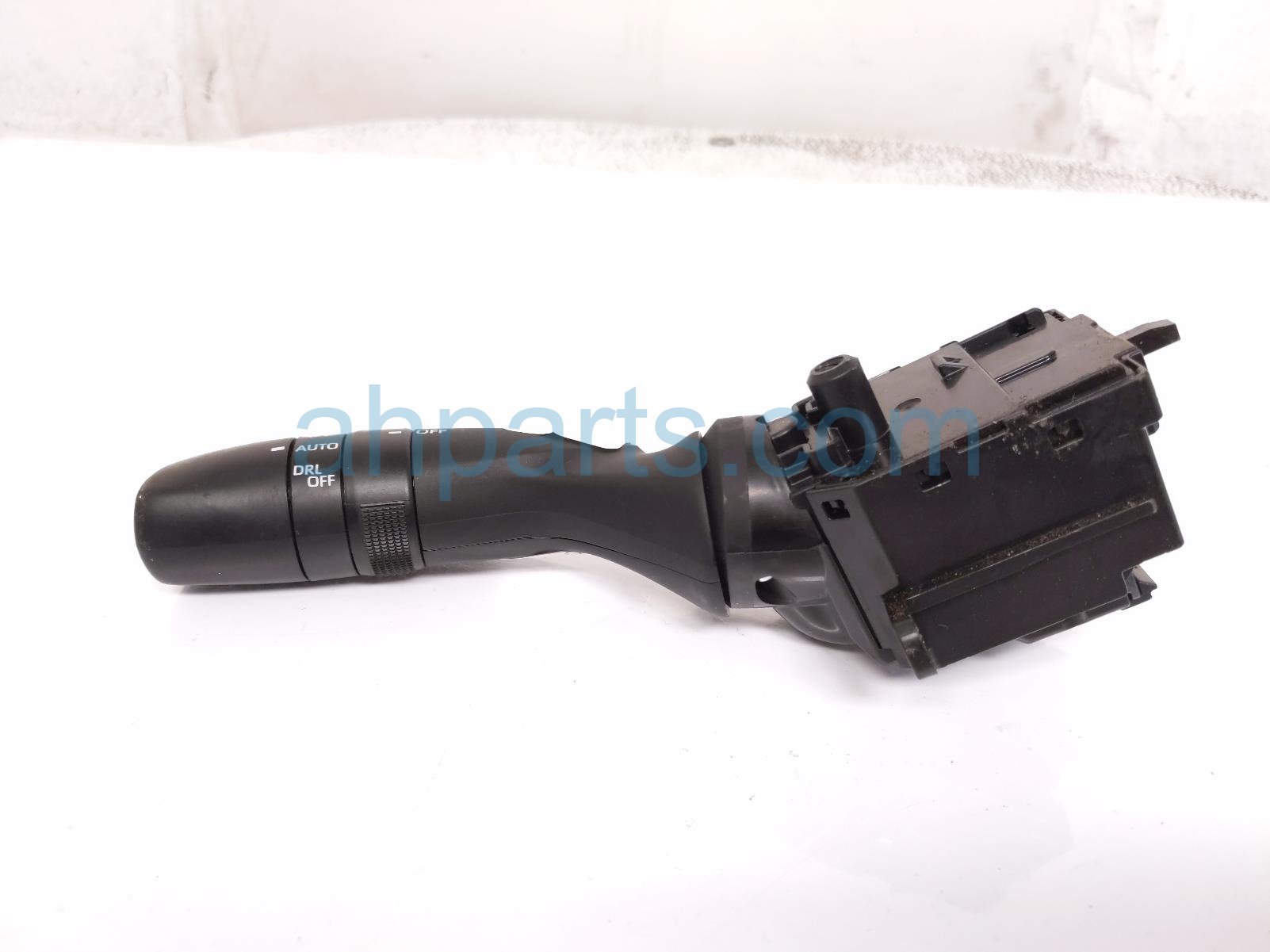 Toyota HEADLAMP / SIGNAL COLUMN SWITCH