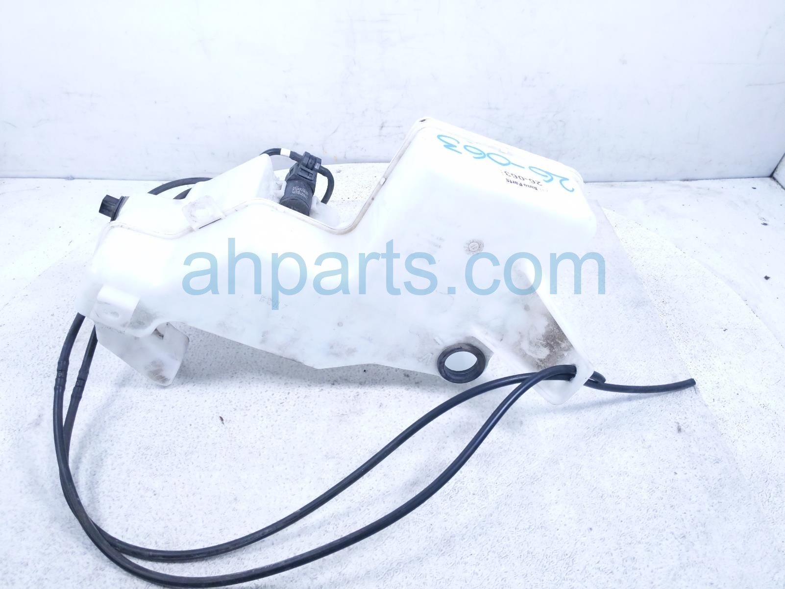 Toyota WINDSHIELD WASHER RESERVOIR TANK