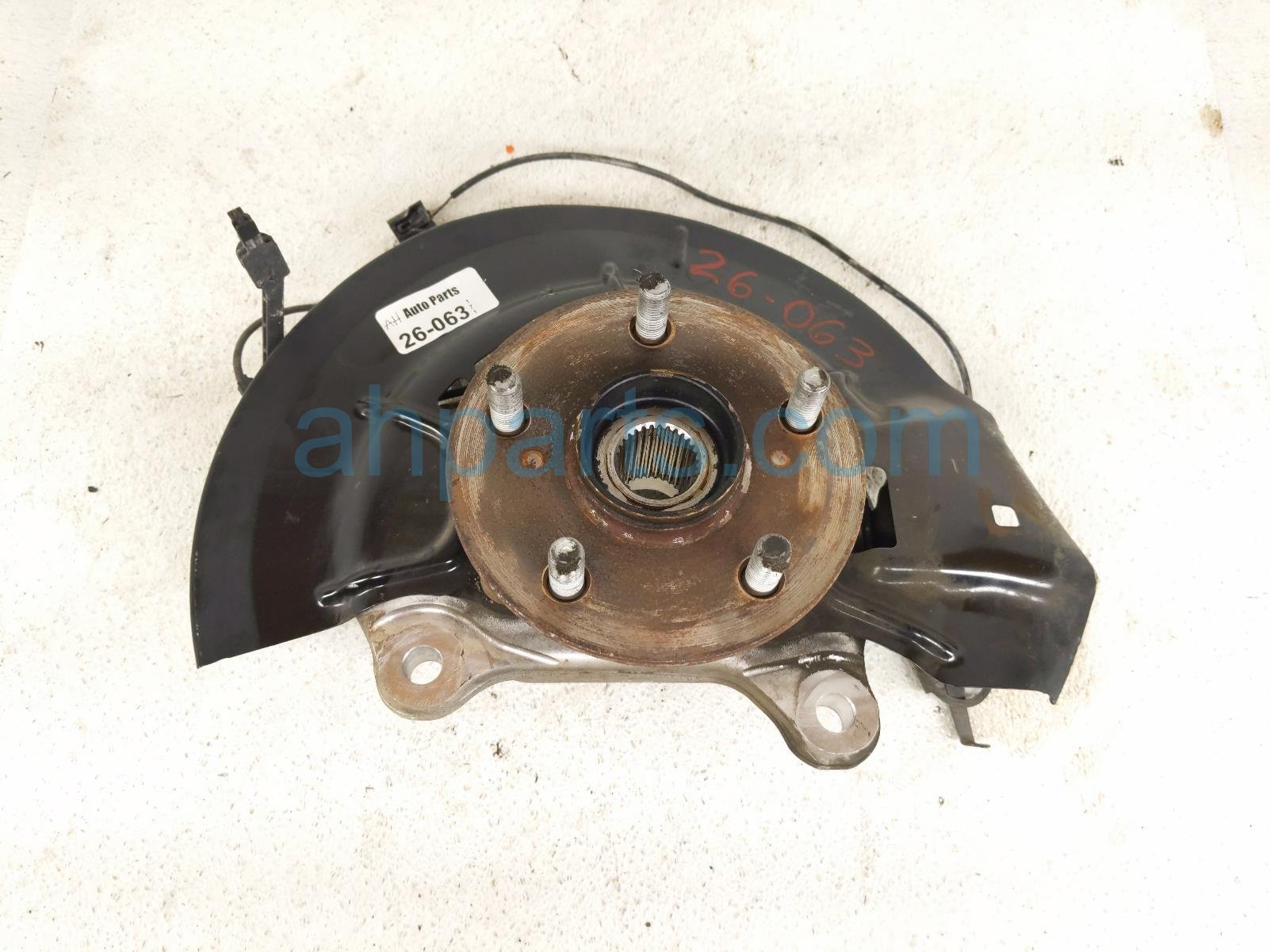 Toyota FR/LH SPINDLE KNUCKLE HUB - FWD