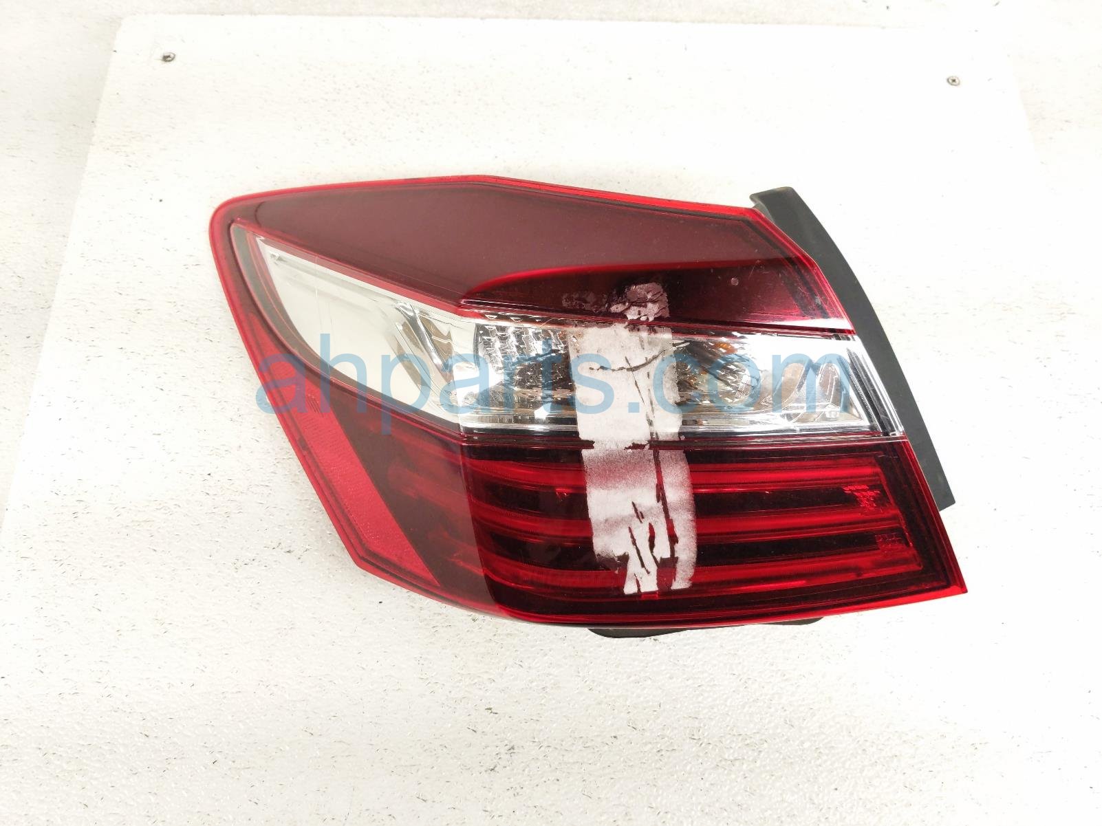Honda LH TAIL LAMP (ON BODY)