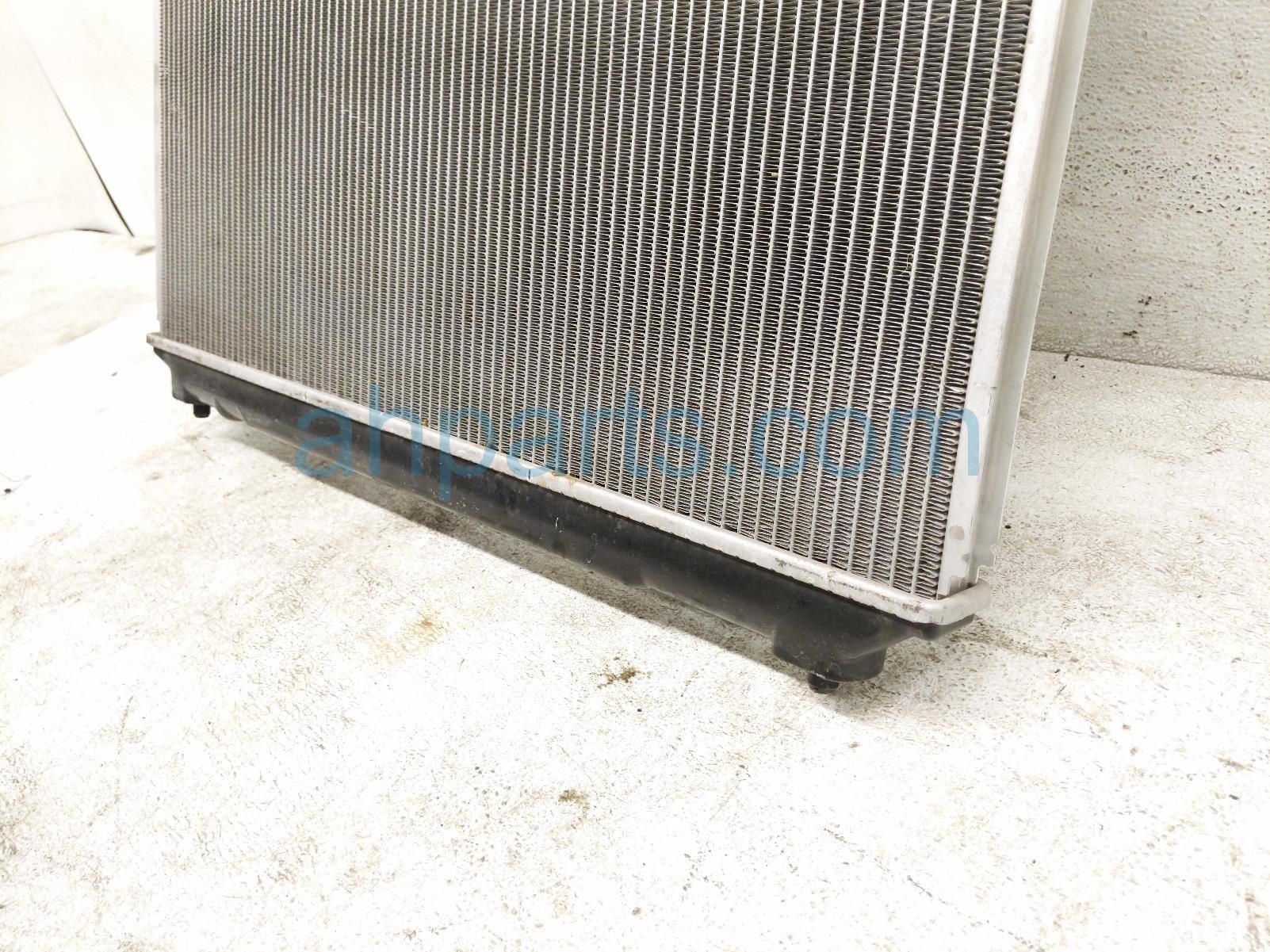 2001 Lexus Ls430 Radiator 16400 50231 Replacement 2001 Lexus Ls430 Radiator 16400 50231 Replacement thumbnail