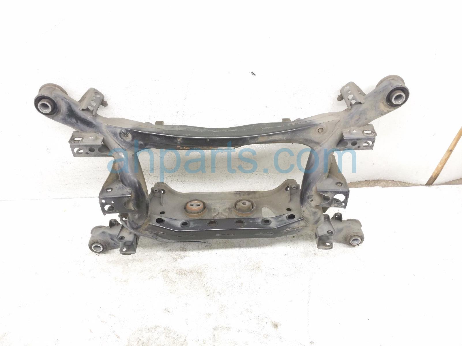 2001 Lexus Ls430 Crossmember Rear Sub Frame / Cradle 51206 50040 Replacement 2001 Lexus Ls430 Crossmember Rear Sub Frame / Cradle 51206 50040 Replacement thumbnail