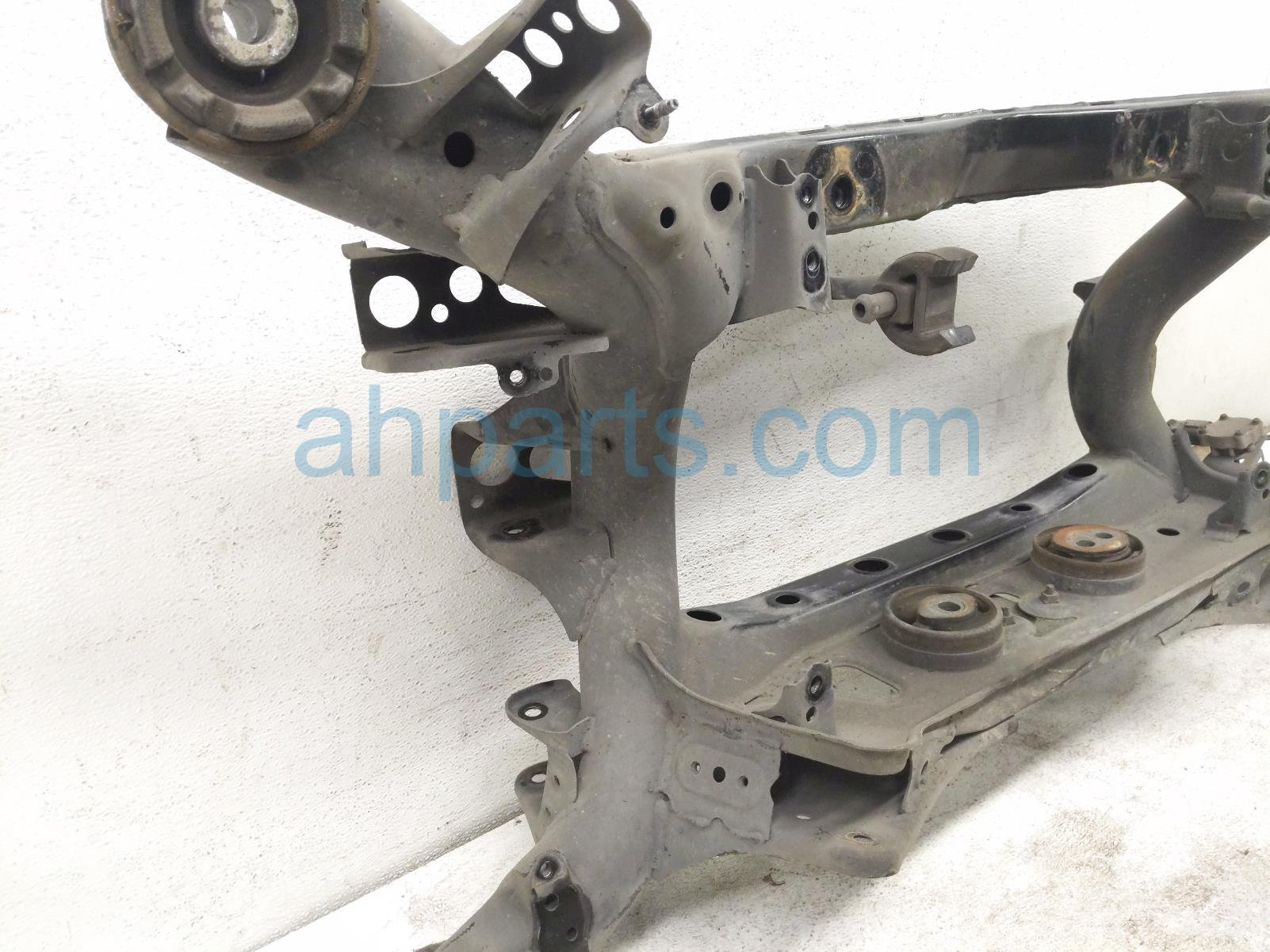 2001 Lexus Ls430 Crossmember Rear Sub Frame / Cradle 51206 50040 Replacement 2001 Lexus Ls430 Crossmember Rear Sub Frame / Cradle 51206 50040 Replacement thumbnail