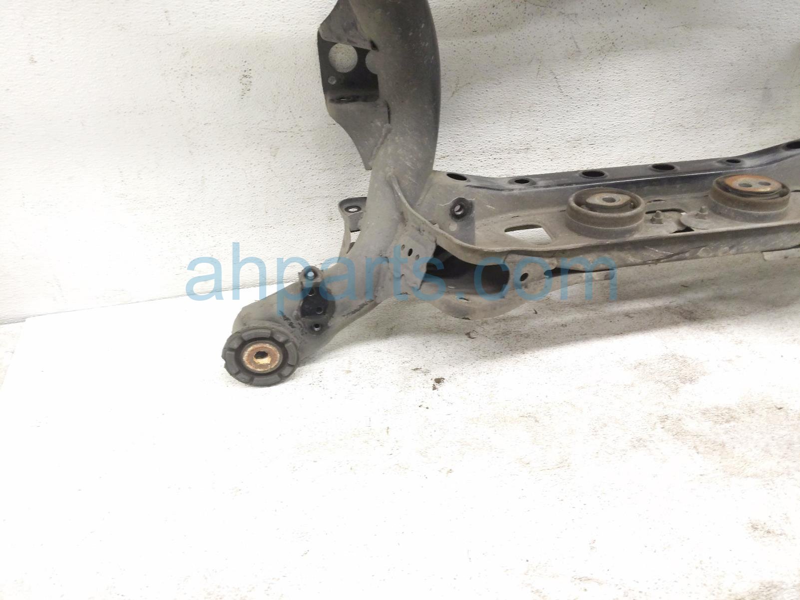 2001 Lexus Ls430 Crossmember Rear Sub Frame / Cradle 51206 50040 Replacement 2001 Lexus Ls430 Crossmember Rear Sub Frame / Cradle 51206 50040 Replacement thumbnail