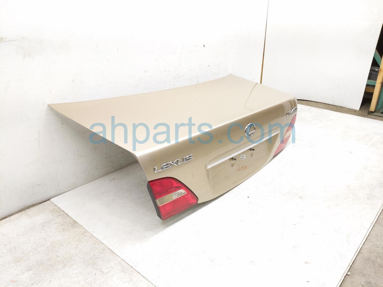 2001 Lexus Ls430 Deck Trunk Lid Lift Gate / Tail Gate Gold 64401 50160 Replacement 2001 Lexus Ls430 Deck Trunk Lid Lift Gate / Tail Gate Gold 64401 50160 Replacement thumbnail