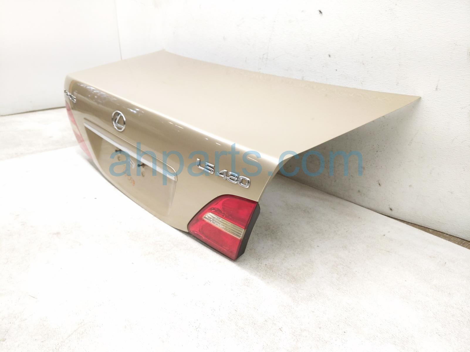 2001 Lexus Ls430 Deck Trunk Lid Lift Gate / Tail Gate Gold 64401 50160 Replacement 2001 Lexus Ls430 Deck Trunk Lid Lift Gate / Tail Gate Gold 64401 50160 Replacement thumbnail