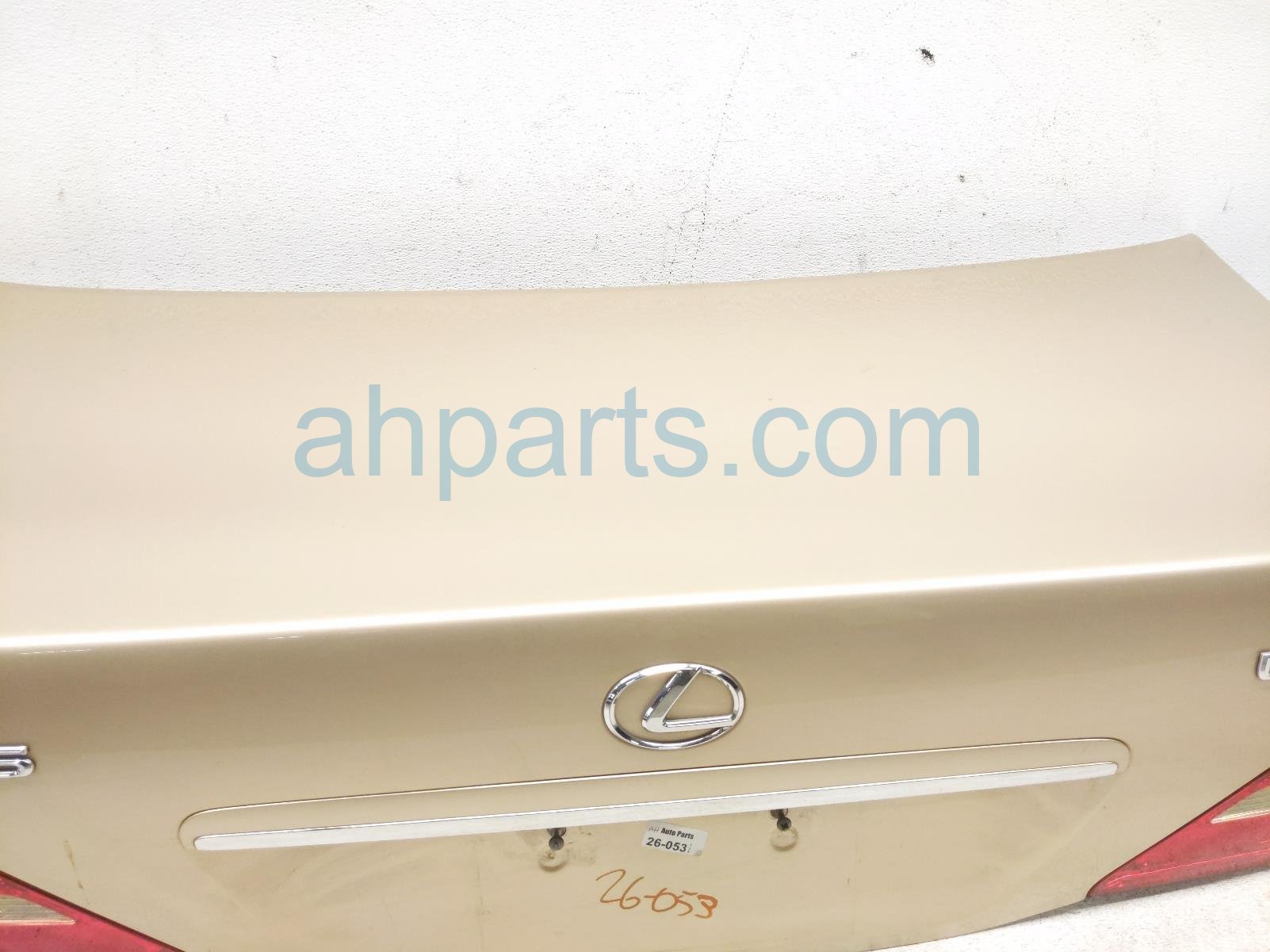 2001 Lexus Ls430 Deck Trunk Lid Lift Gate / Tail Gate Gold 64401 50160 Replacement 2001 Lexus Ls430 Deck Trunk Lid Lift Gate / Tail Gate Gold 64401 50160 Replacement thumbnail