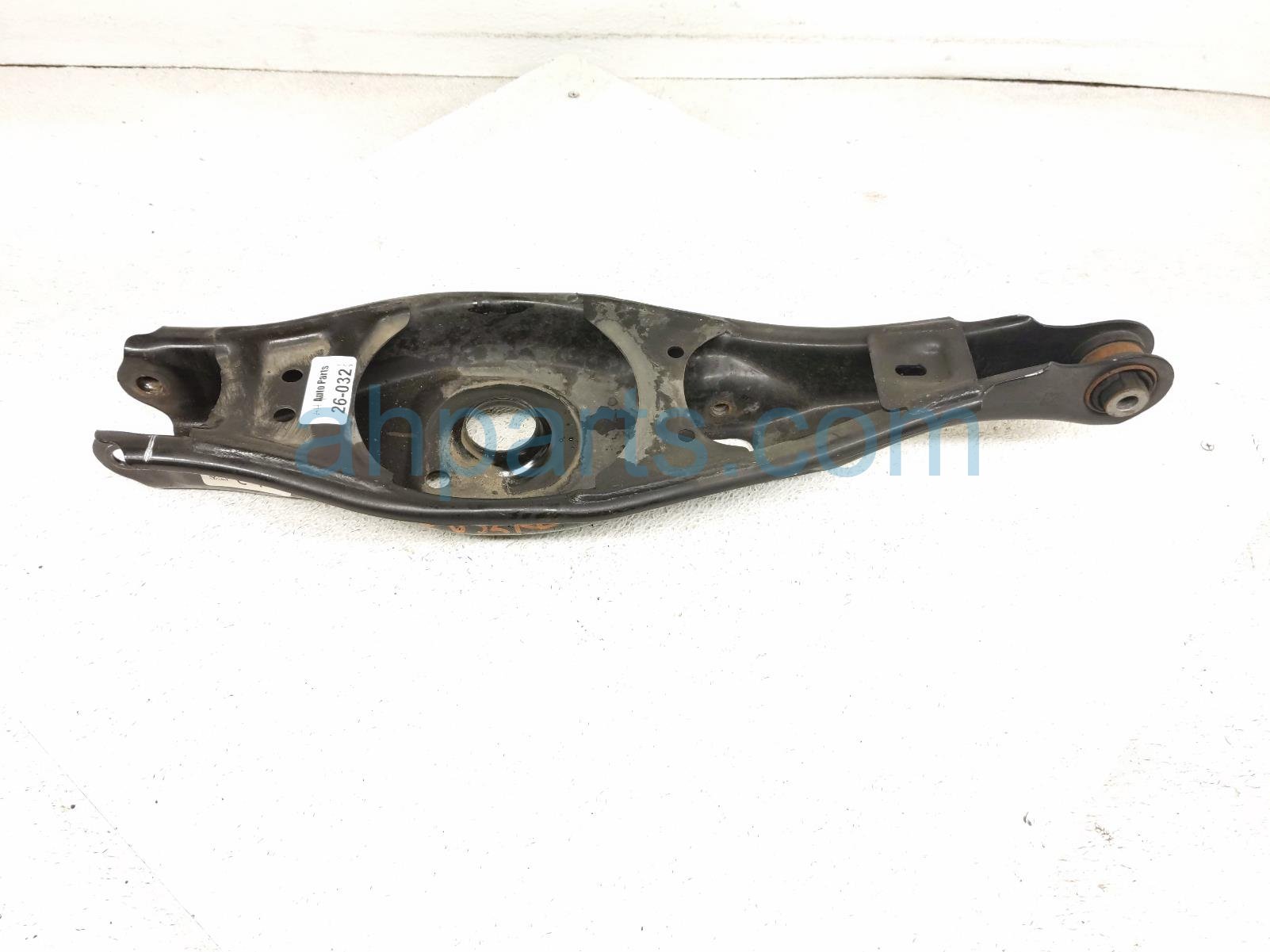 Honda RR/LH SPRING SEAT LOWER CONTROL ARM