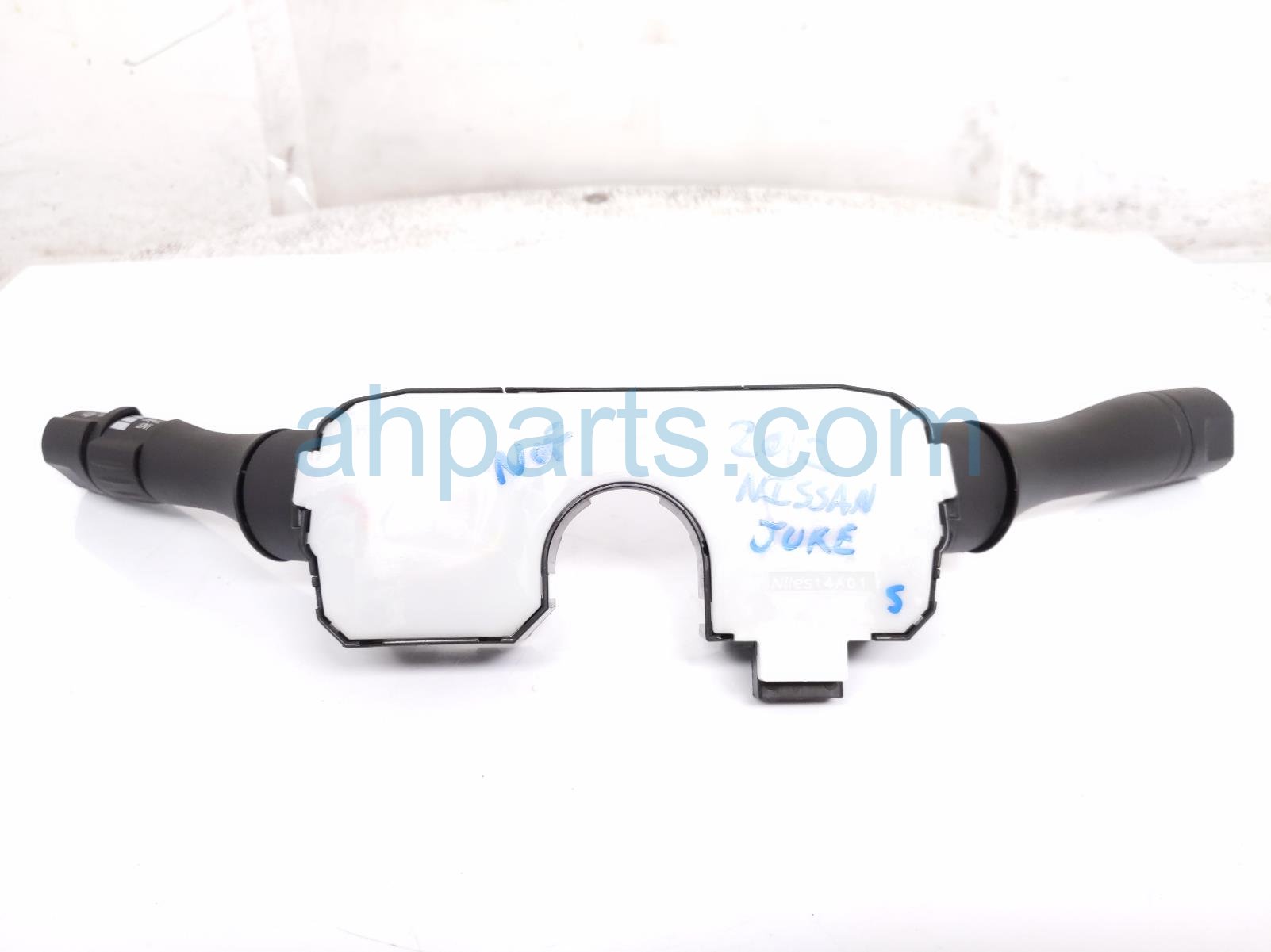 Nissan HEADLAMP / WIPER COLUMN SWITCH