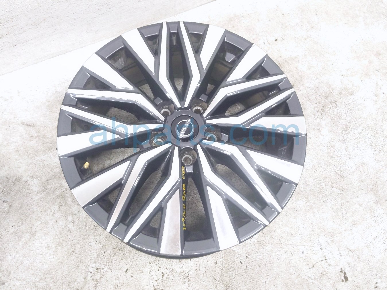 $245 Nissan RR/LH WHEEL / RIM