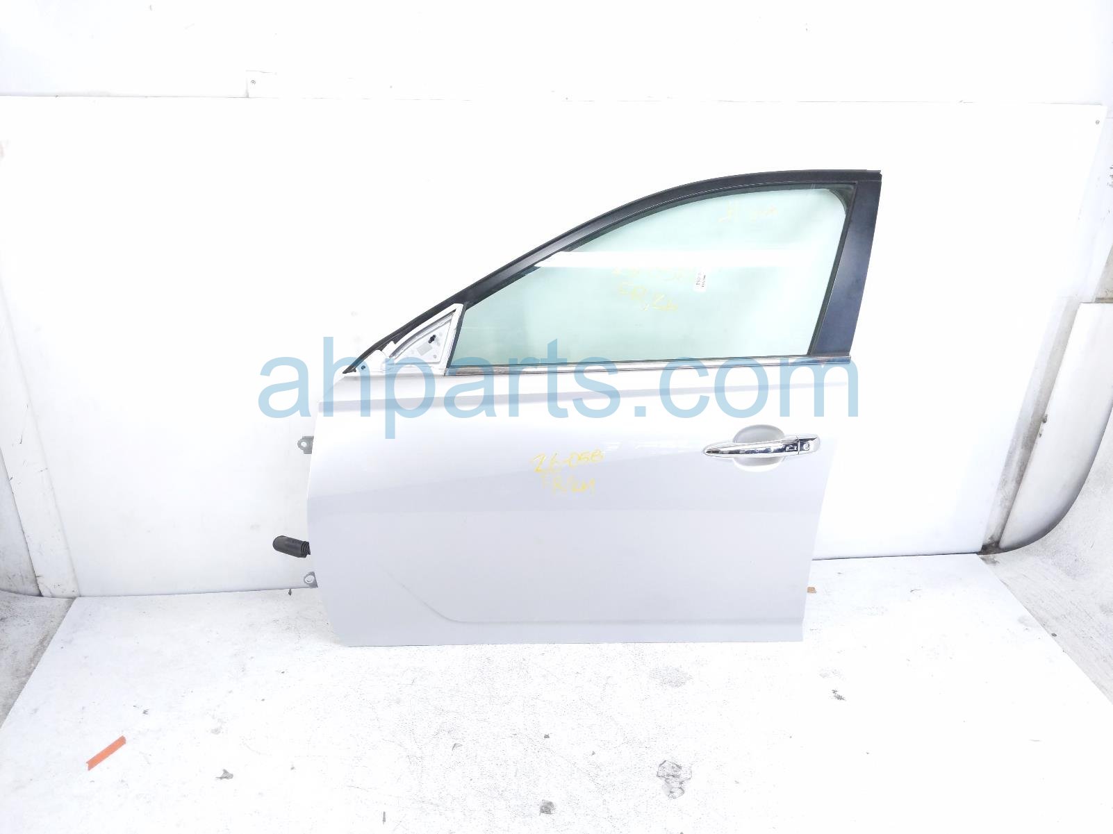 Nissan FR/LH DOOR - SILVER - NO MIRROR/TRIM