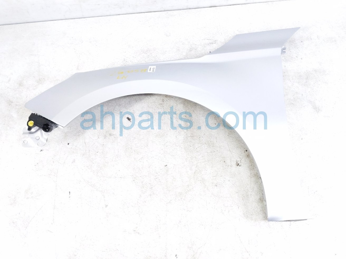 $225 Nissan LH FENDER - SILVER
