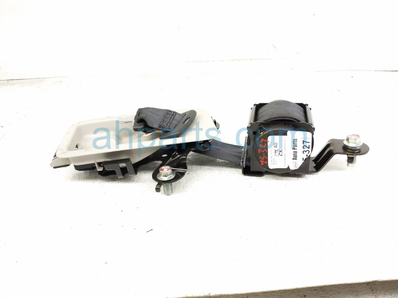 $55 Honda 2ND ROW MID BELT RETRACTOR - BLACK