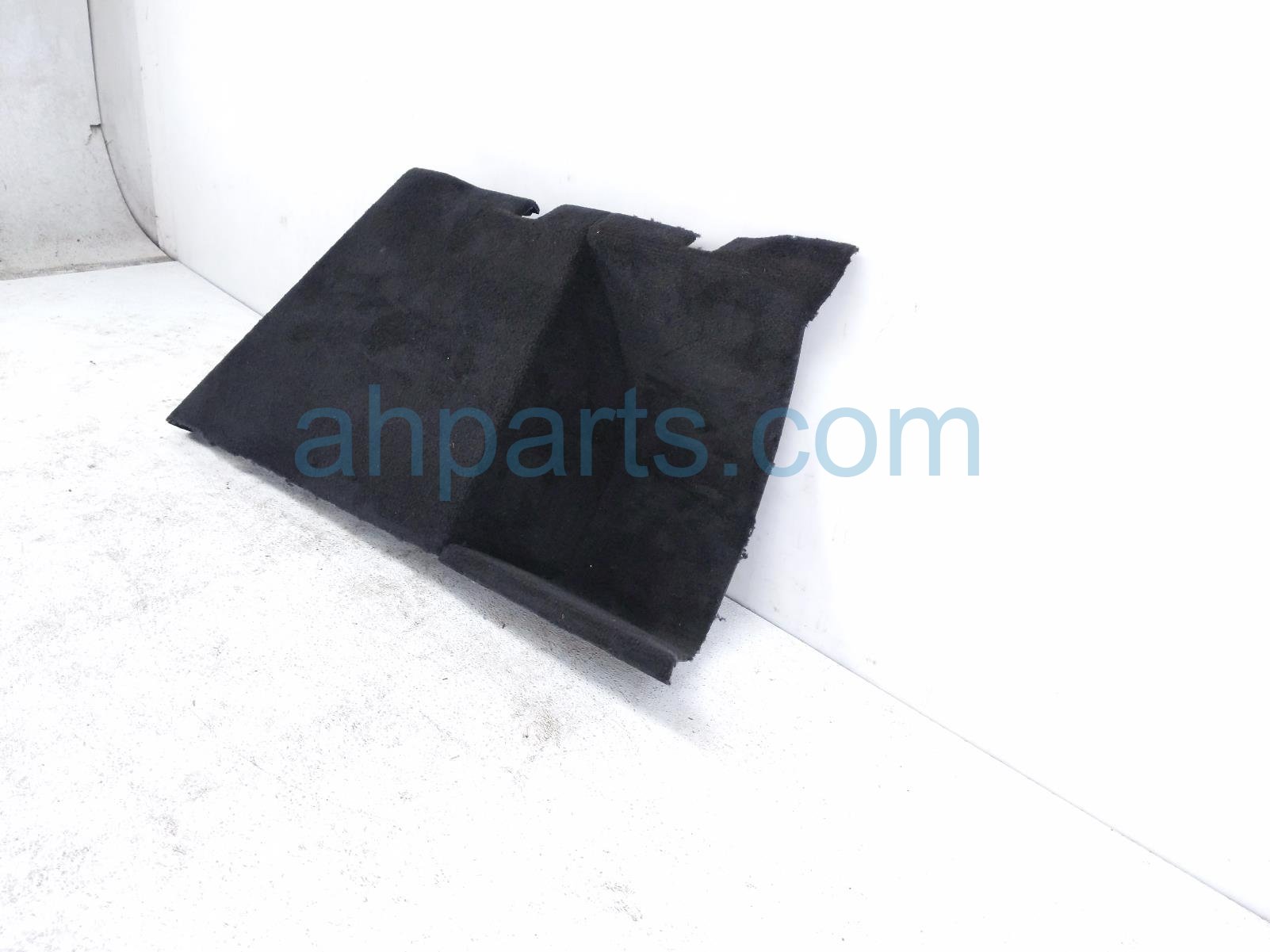 2020 Land Rover Range Rover Sport Rear Passenger Lower Qtr Panel Trim Blk LR068092 Replacement 2020 Land Rover Range Rover Sport Rear Passenger Lower Qtr Panel Trim Blk LR068092 Replacement thumbnail