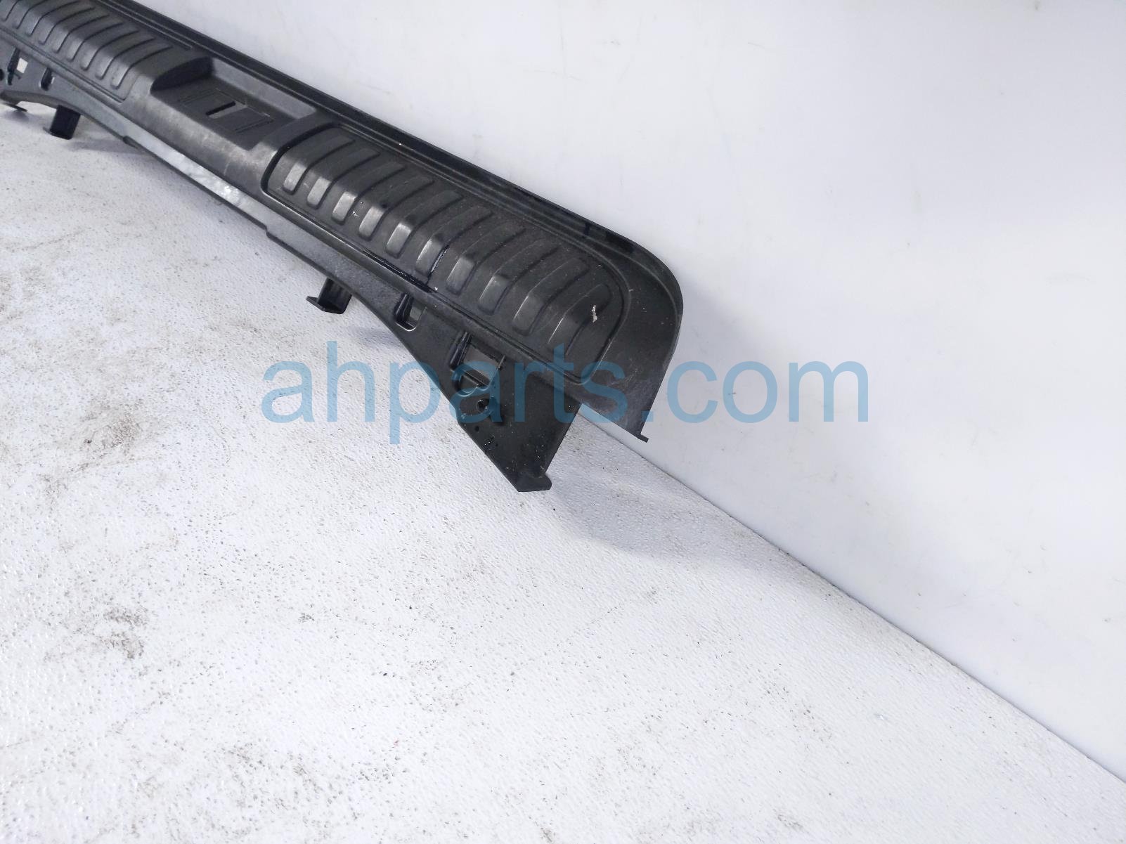 2020 Land Rover Range Rover Sport Rear Cargo Scuff Plate Blk LR116644 Replacement 2020 Land Rover Range Rover Sport Rear Cargo Scuff Plate Blk LR116644 Replacement thumbnail