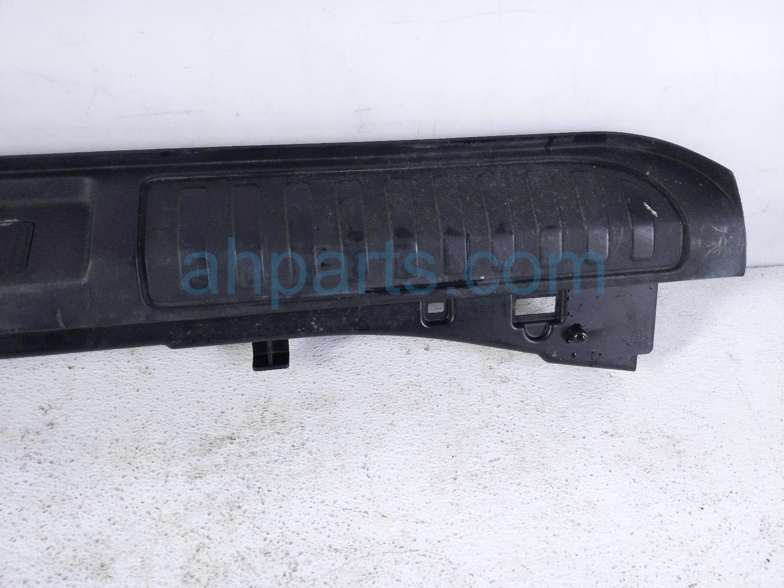 2020 Land Rover Range Rover Sport Rear Cargo Scuff Plate Blk LR116644 Replacement 2020 Land Rover Range Rover Sport Rear Cargo Scuff Plate Blk LR116644 Replacement thumbnail