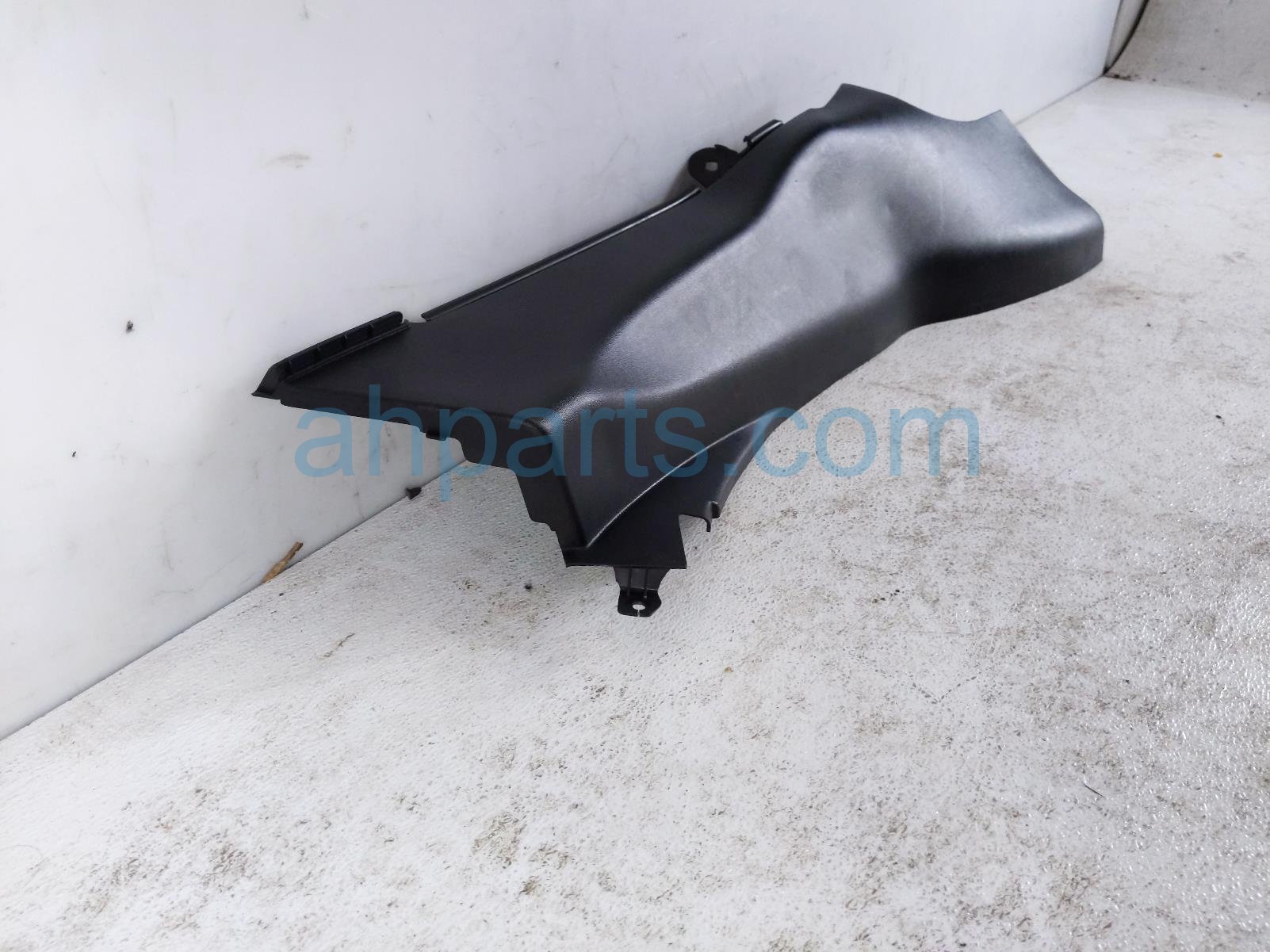 2020 Land Rover Range Rover Sport Rear Passenger Lower Pillar Trim Black LR128877 Replacement 2020 Land Rover Range Rover Sport Rear Passenger Lower Pillar Trim Black LR128877 Replacement thumbnail