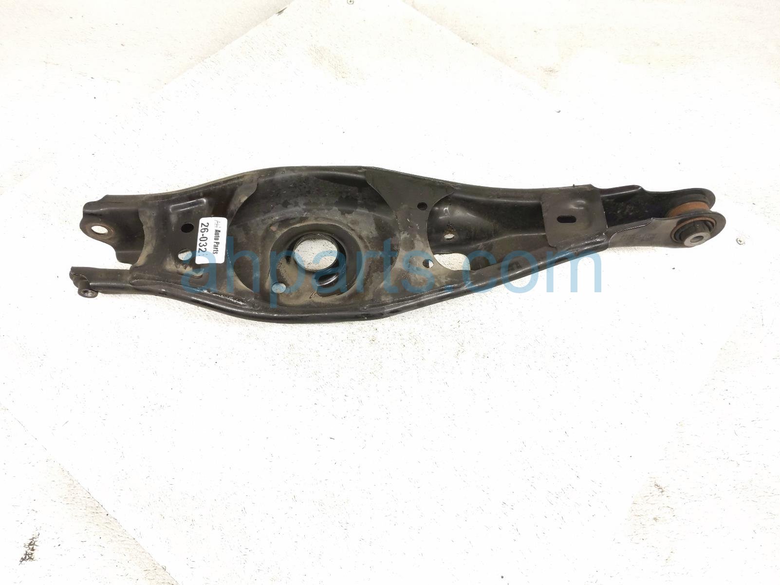 Honda RR/RH SPRING SEAT LOWER CONTROL ARM