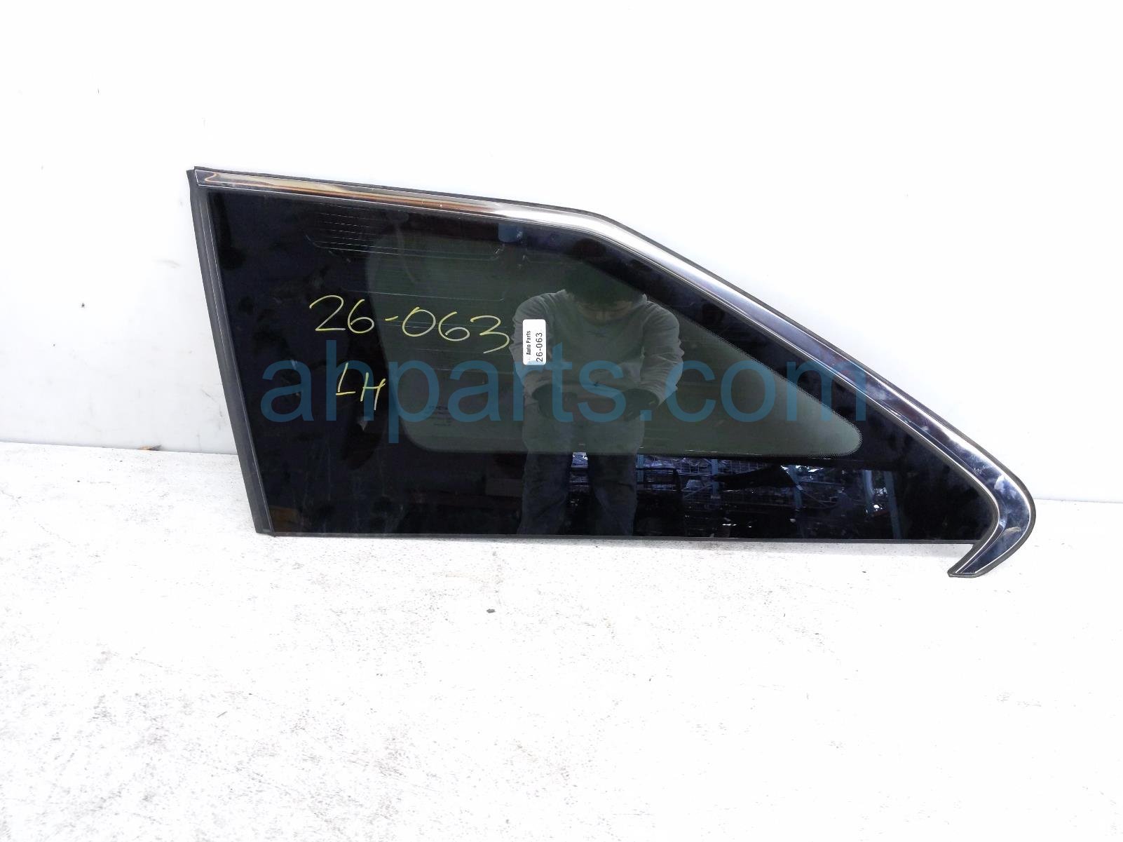 Toyota LH QUARTER WINDOW GLASS