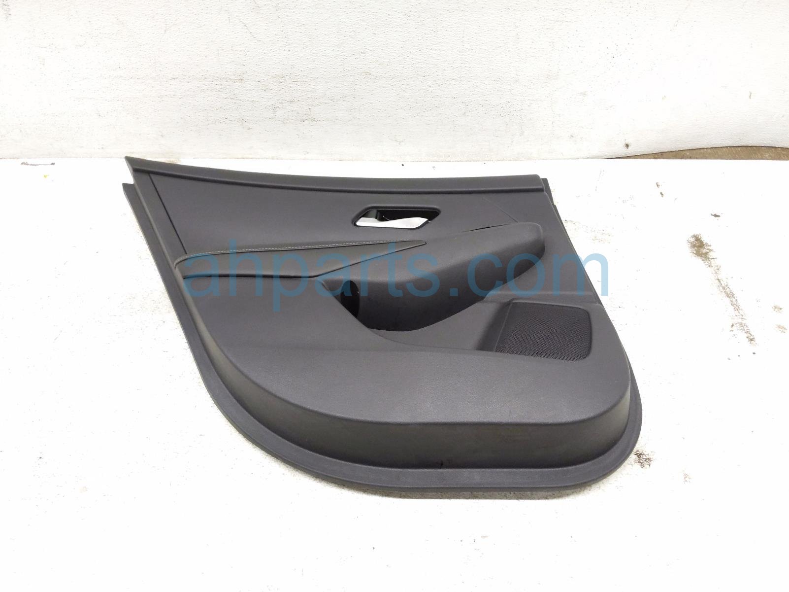 Nissan RR/LH INTERIOR DOOR PANEL - BLACK SV