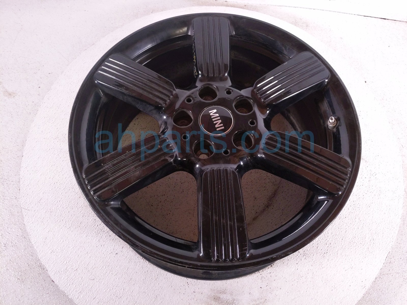 $199 BMW FR/RH WHEEL / RIM - $199 BMW FR/RH WHEEL / RIM -