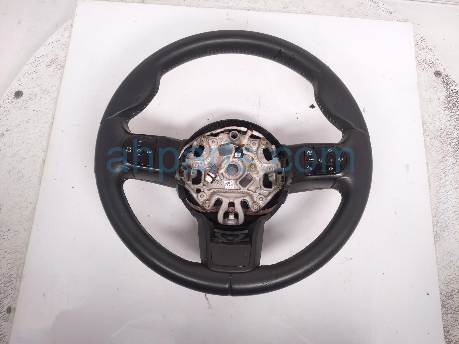 BMW STEERING WHEEL - BLACK BMW STEERING WHEEL - BLACK