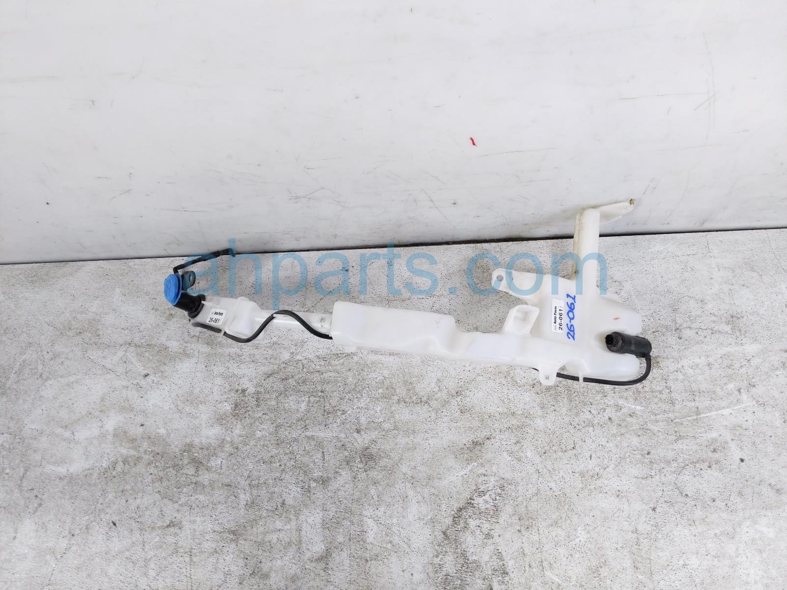 Honda WINDSHIELD WASHER RESERVOIR TANK