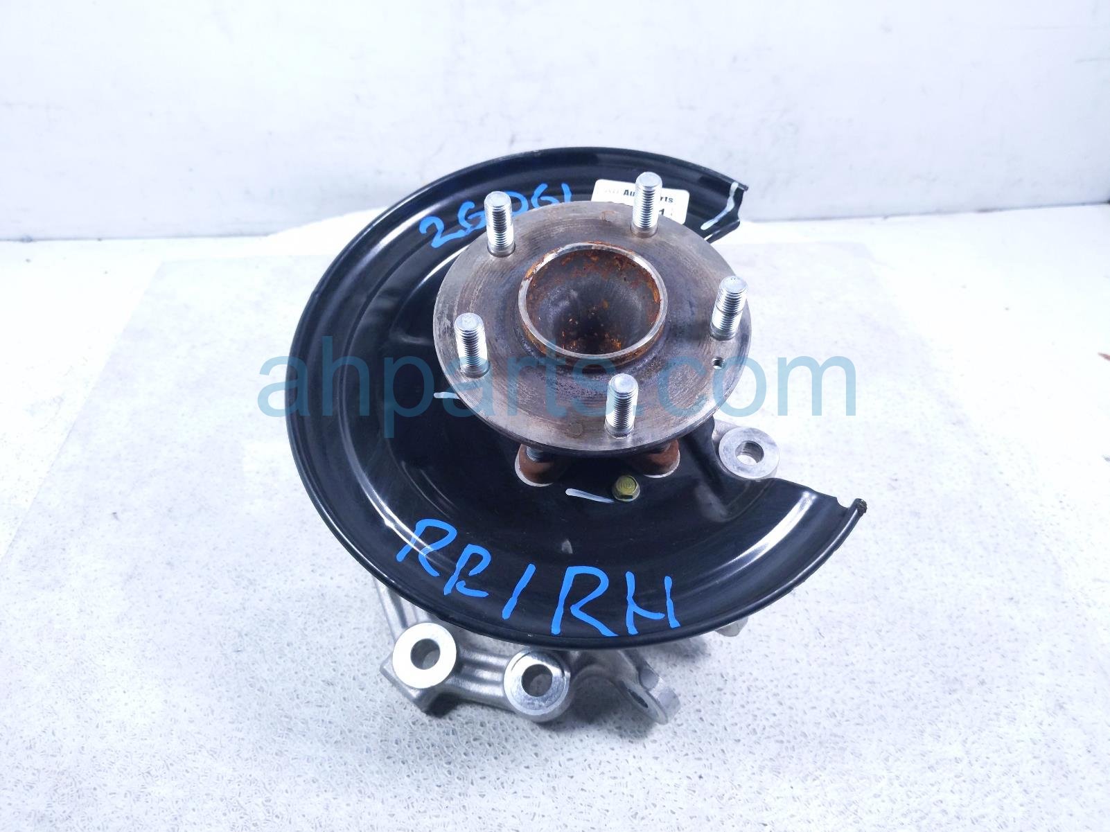 Honda RR/RH SPINDLE KNUCKLE HUB -