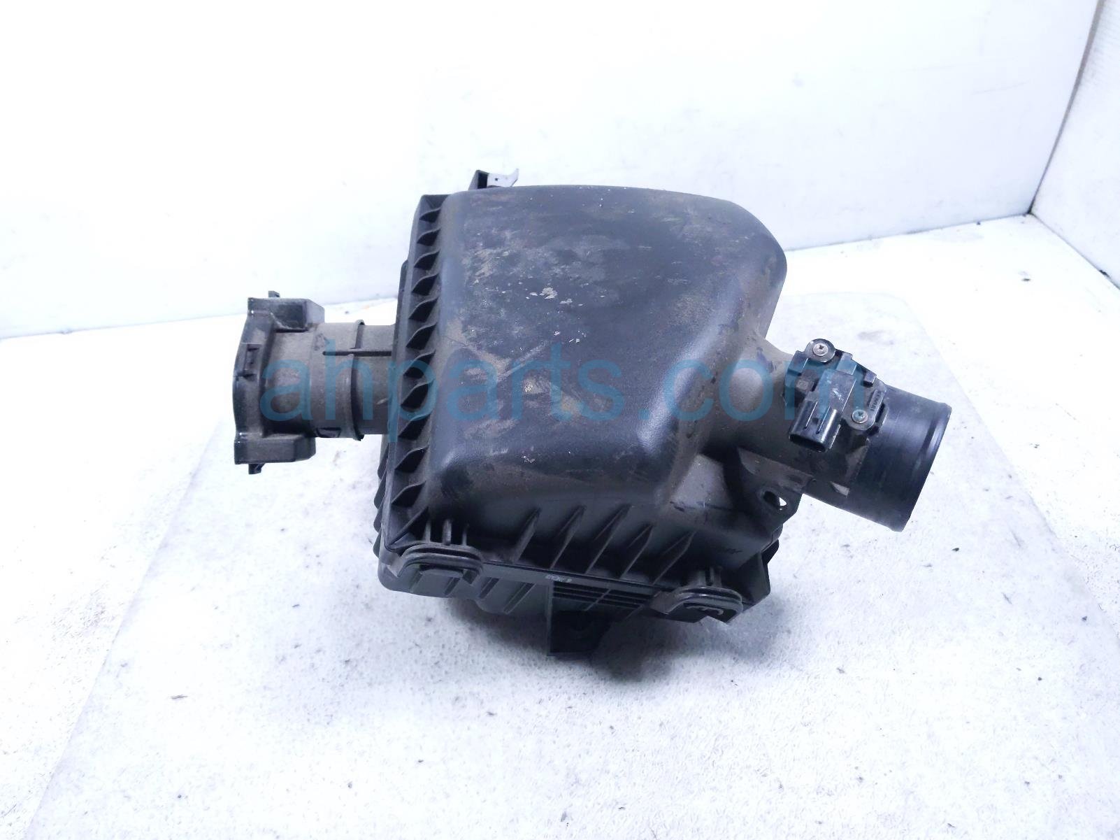 $385 Toyota LH AIR CLEANER INTAKE BOX