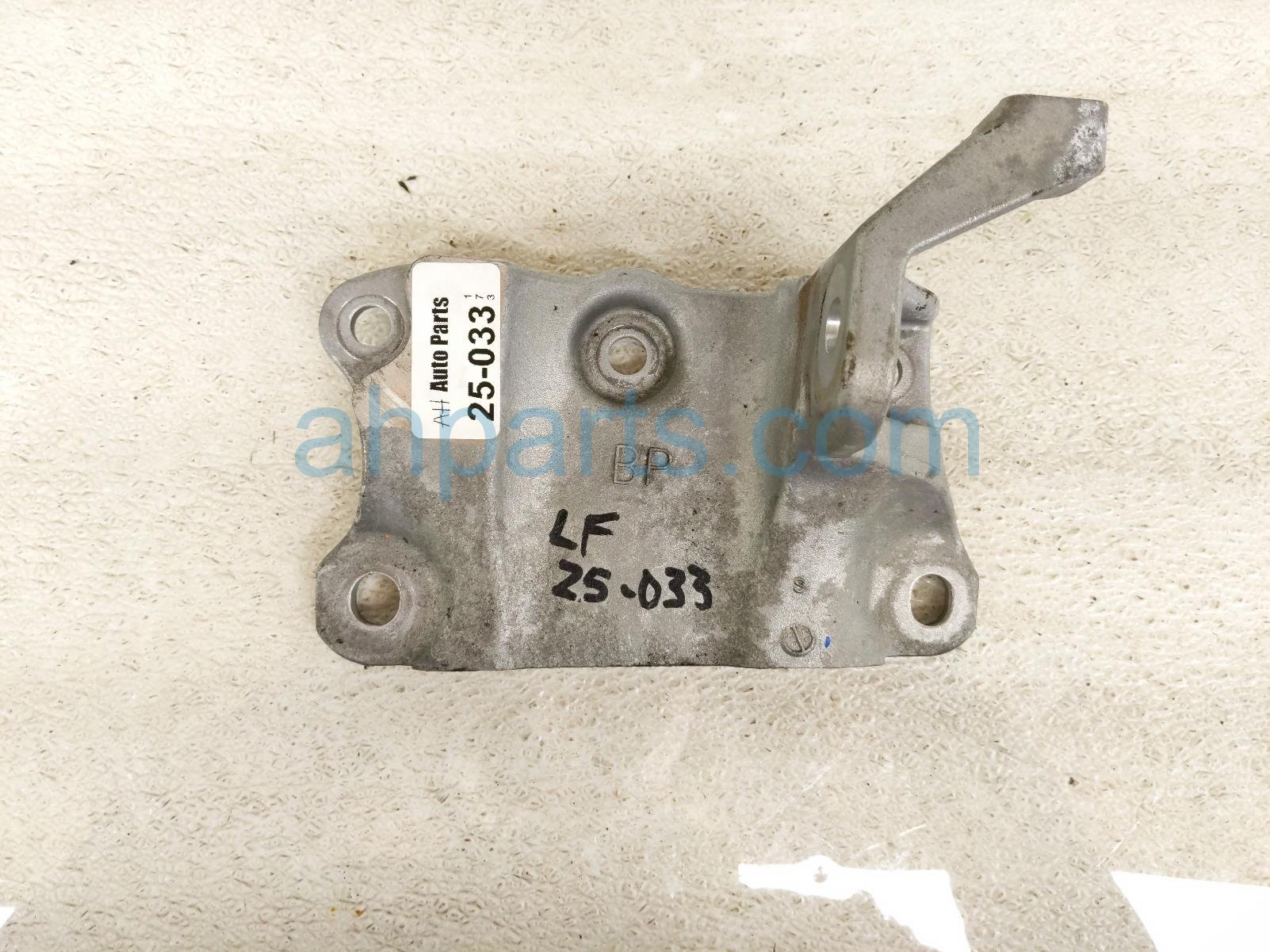 $30 Toyota LH ENGINE MOUNT BRACKET - 3.5L FWD