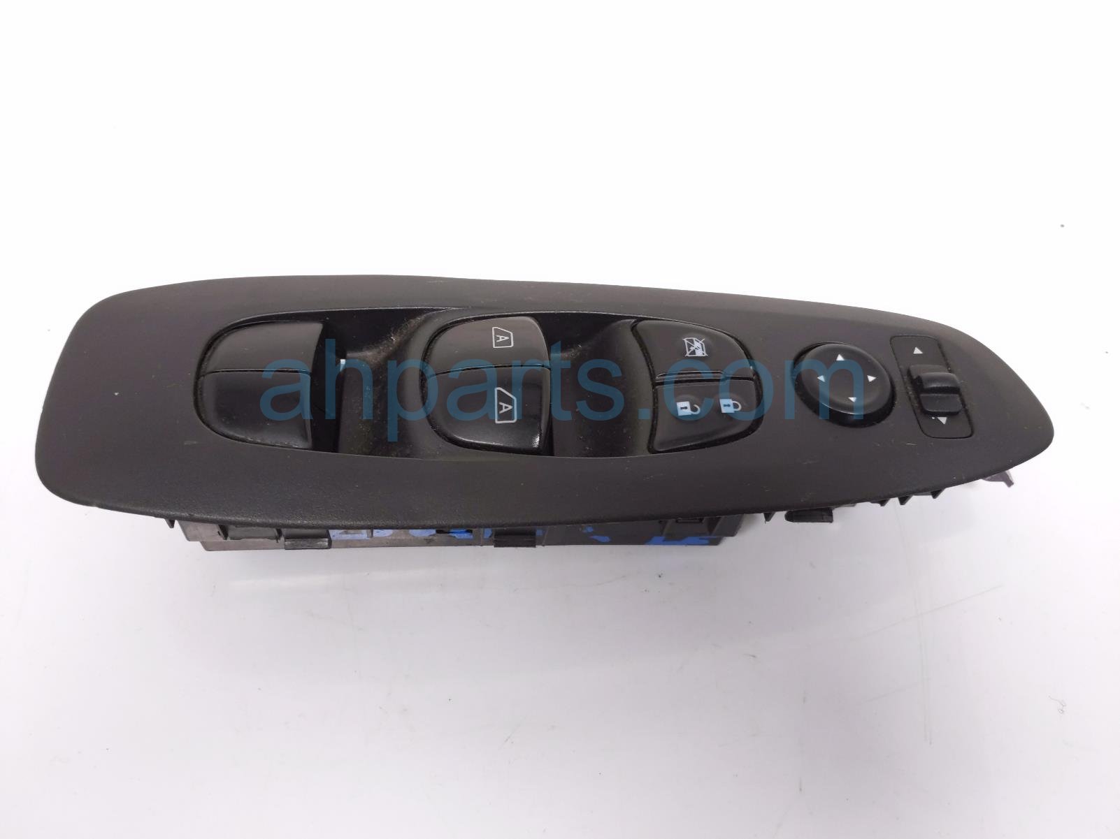 Nissan MASTER WINDOW CONTROL SWITCH