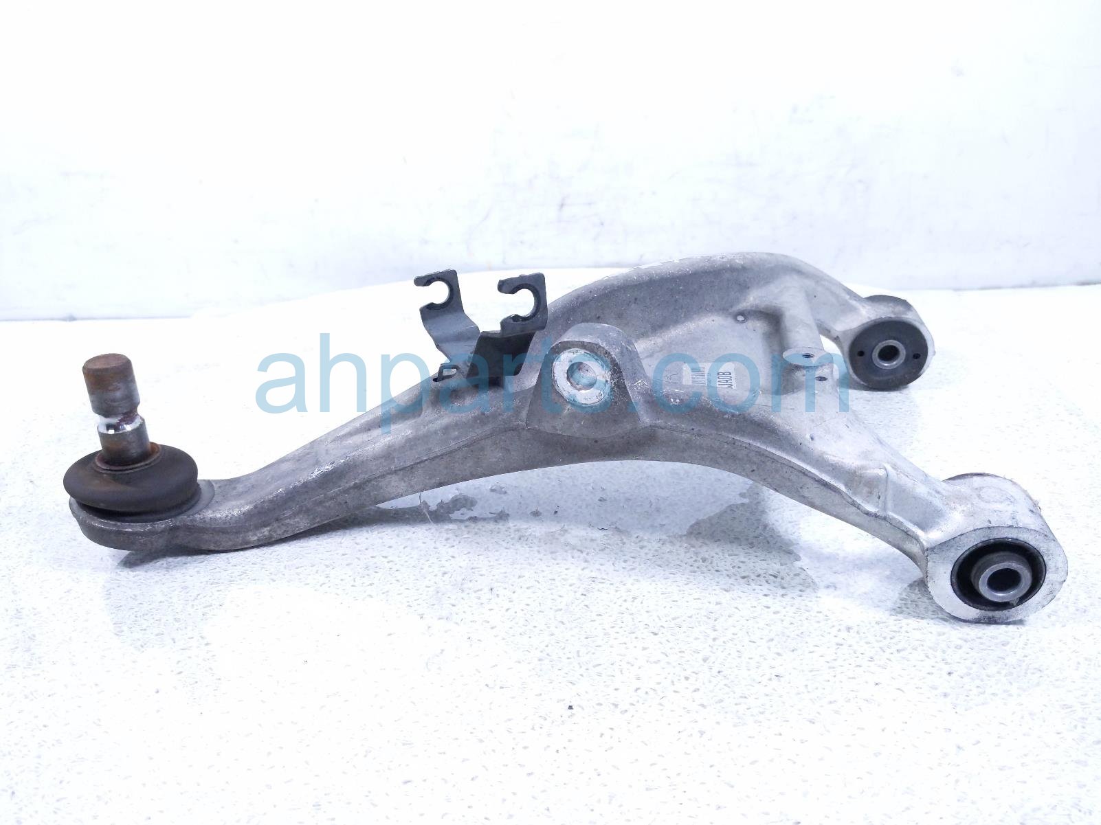 Nissan RR/LH UPPER CONTROL ARM - Nissan RR/LH UPPER CONTROL ARM -