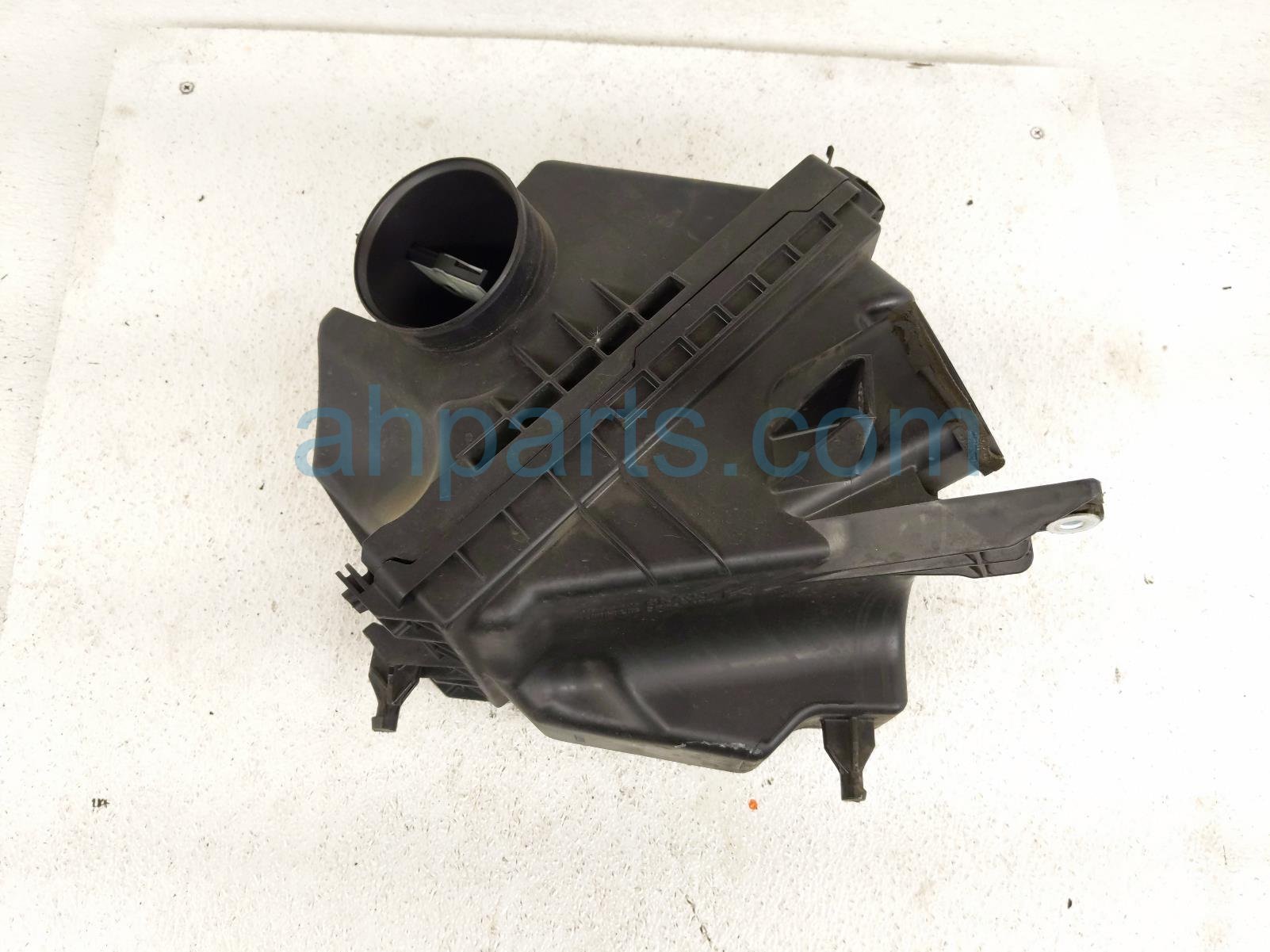 Nissan AIR CLEANER INTAKE BOX