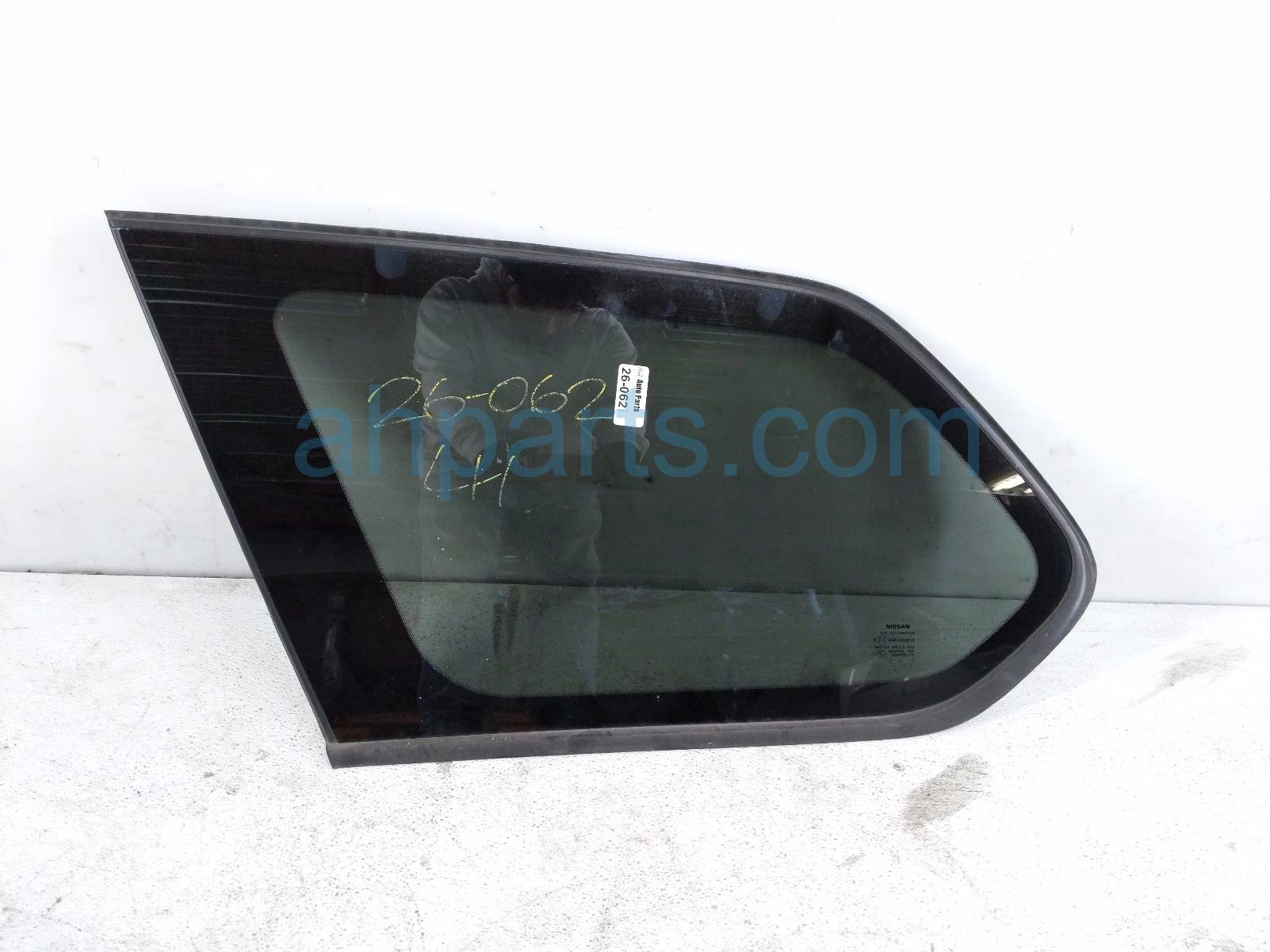 Nissan LH QUARTER WINDOW GLASS